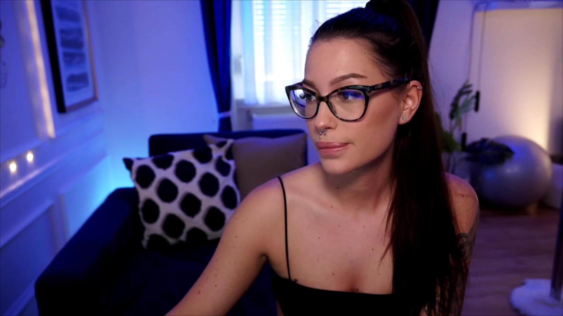 Gallery image thumbnail from blueexstacey's myfreecams stream on, 06/16/2023, 10:47 image 5 of 20
