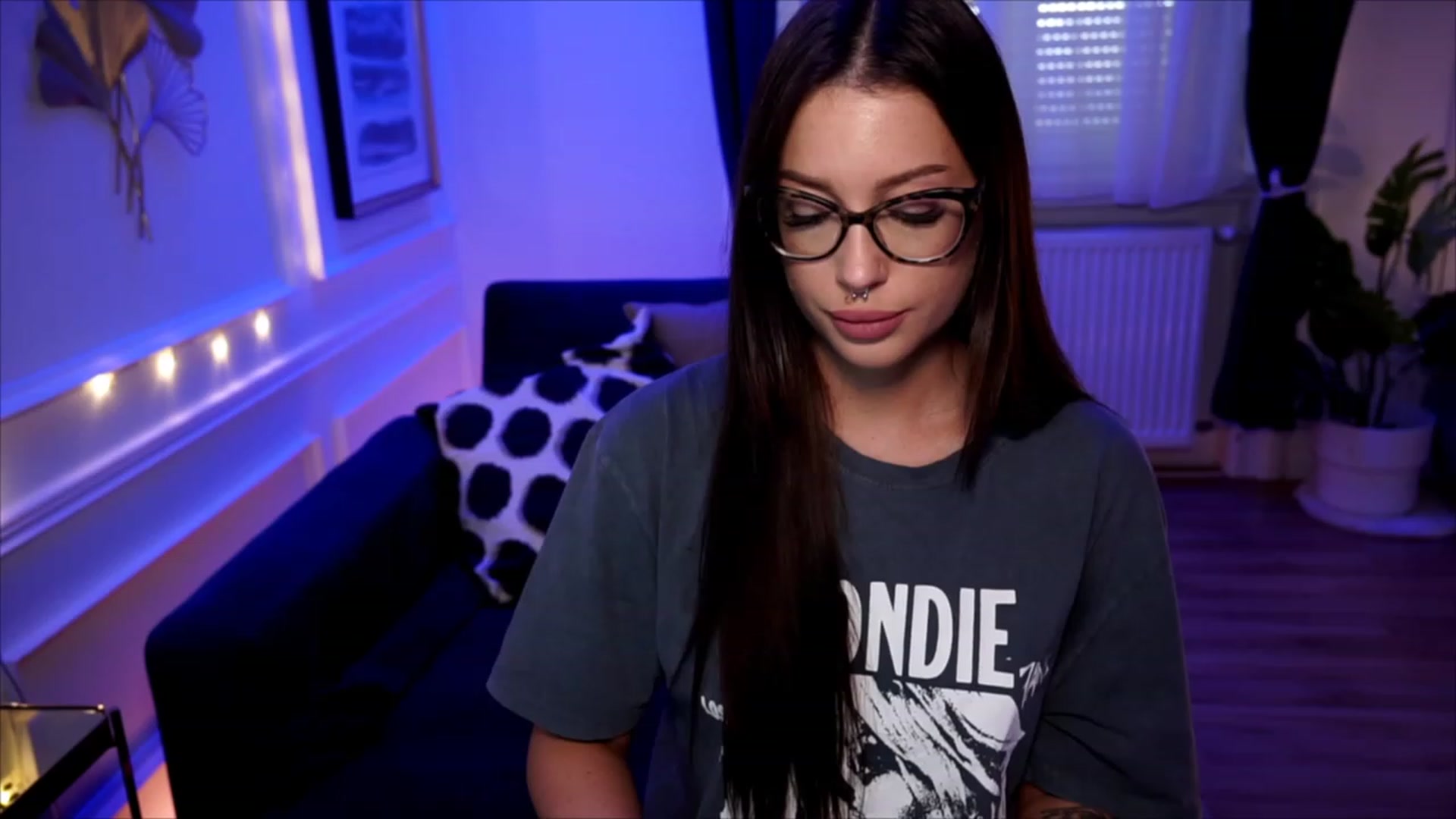 Gallery image thumbnail from blueexstacey's myfreecams stream on, 06/20/2023, 16:38 image 8 of 20