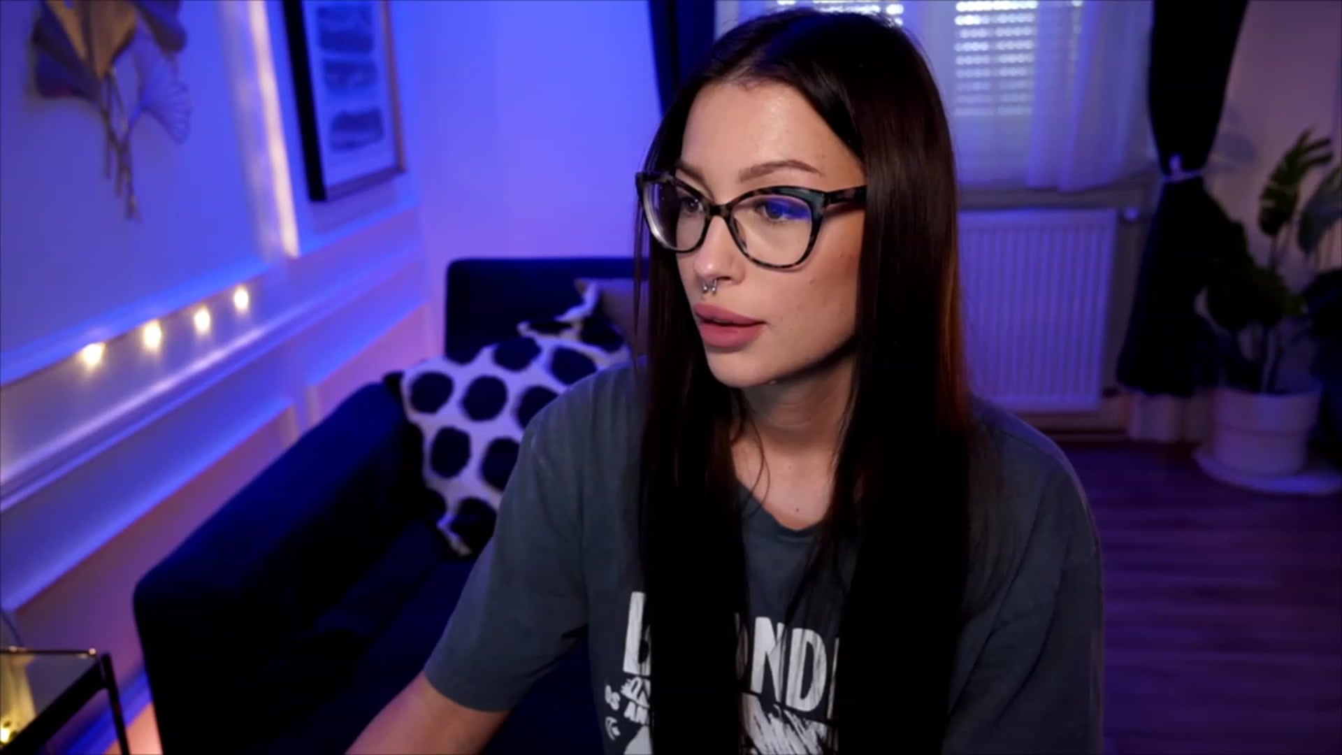 Gallery image thumbnail from blueexstacey's myfreecams stream on, 06/20/2023, 16:38 image 4 of 20