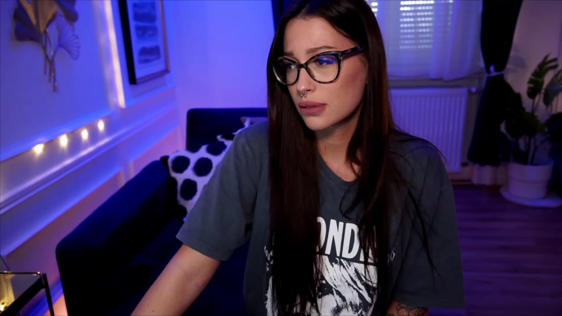 Gallery image thumbnail from blueexstacey's myfreecams stream on, 06/20/2023, 16:38 image 13 of 20
