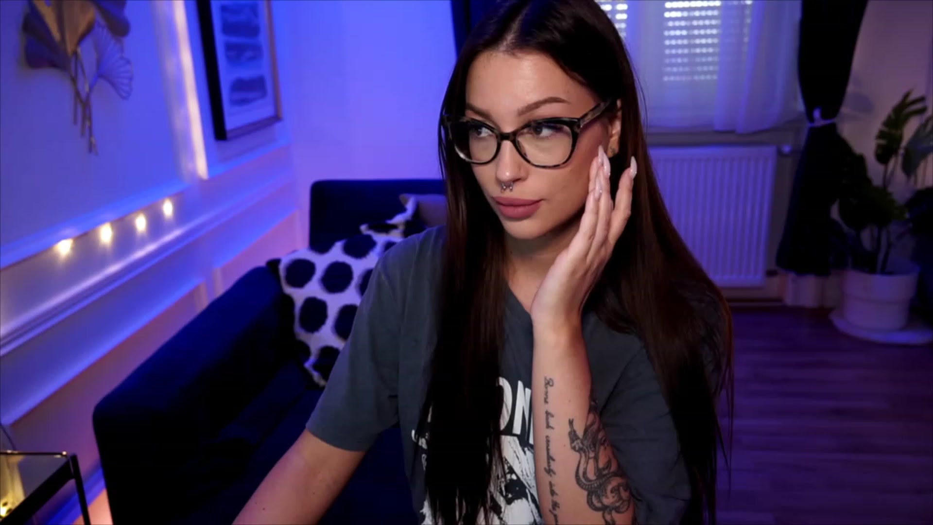 Gallery image thumbnail from blueexstacey's myfreecams stream on, 06/20/2023, 16:38 image 10 of 20