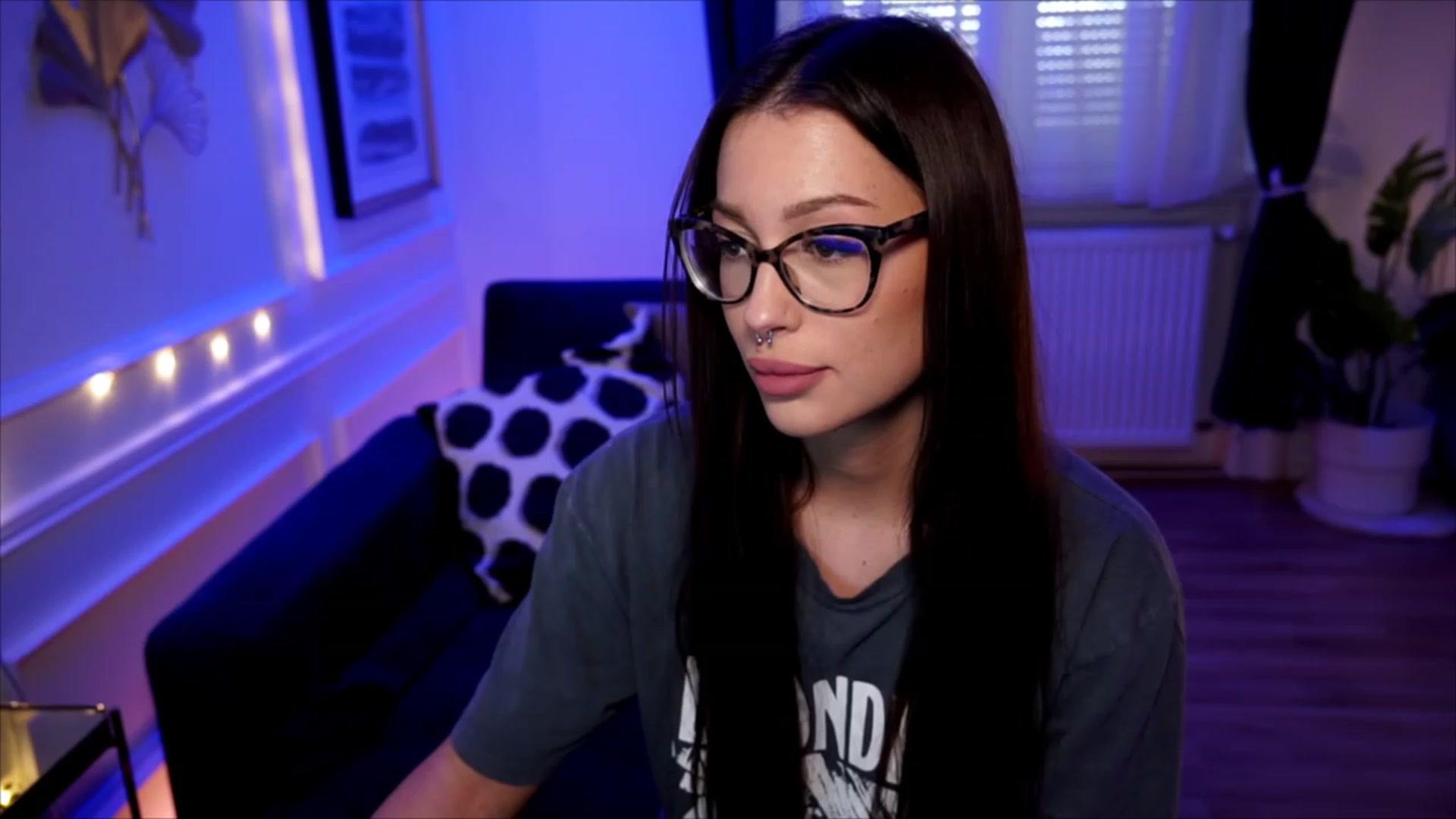Gallery image thumbnail from blueexstacey's myfreecams stream on, 06/20/2023, 16:38 image 2 of 20