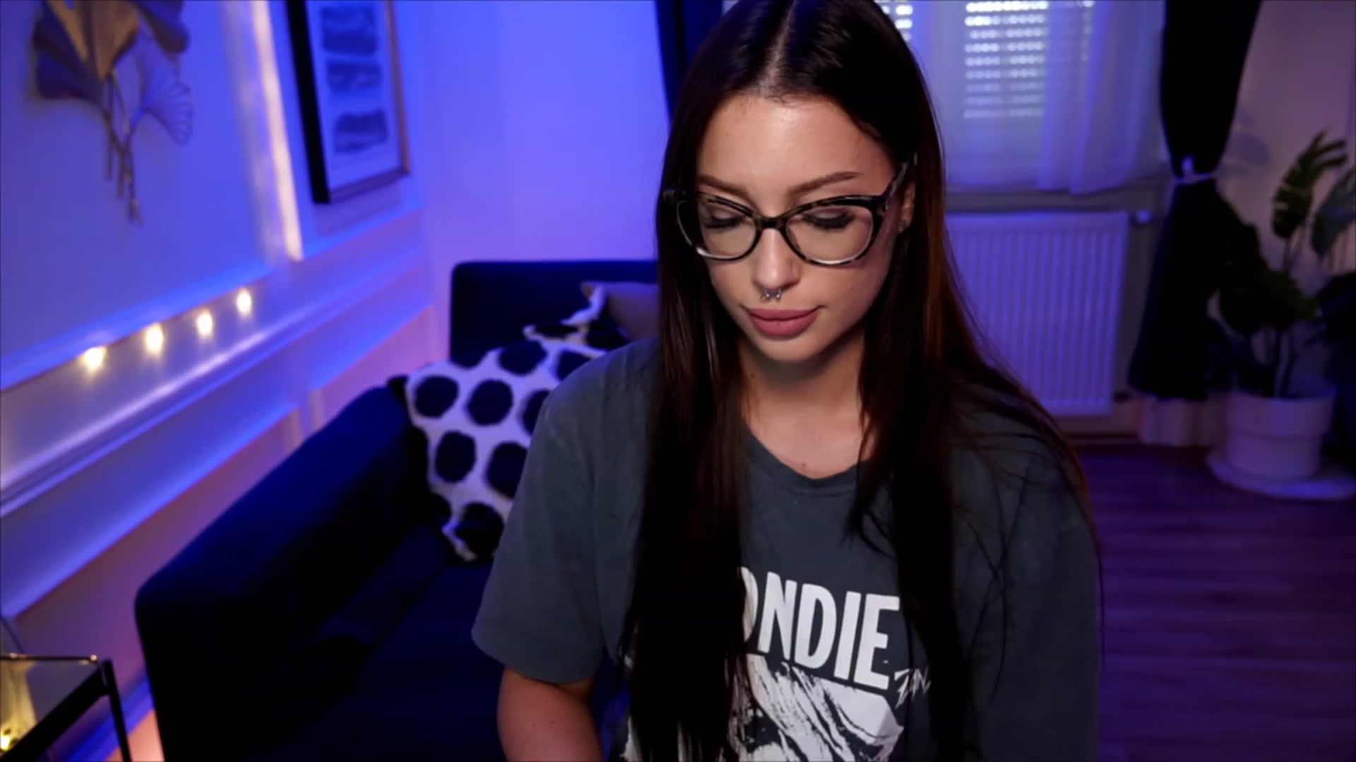 Gallery image thumbnail from blueexstacey's myfreecams stream on, 06/20/2023, 16:38 image 11 of 20