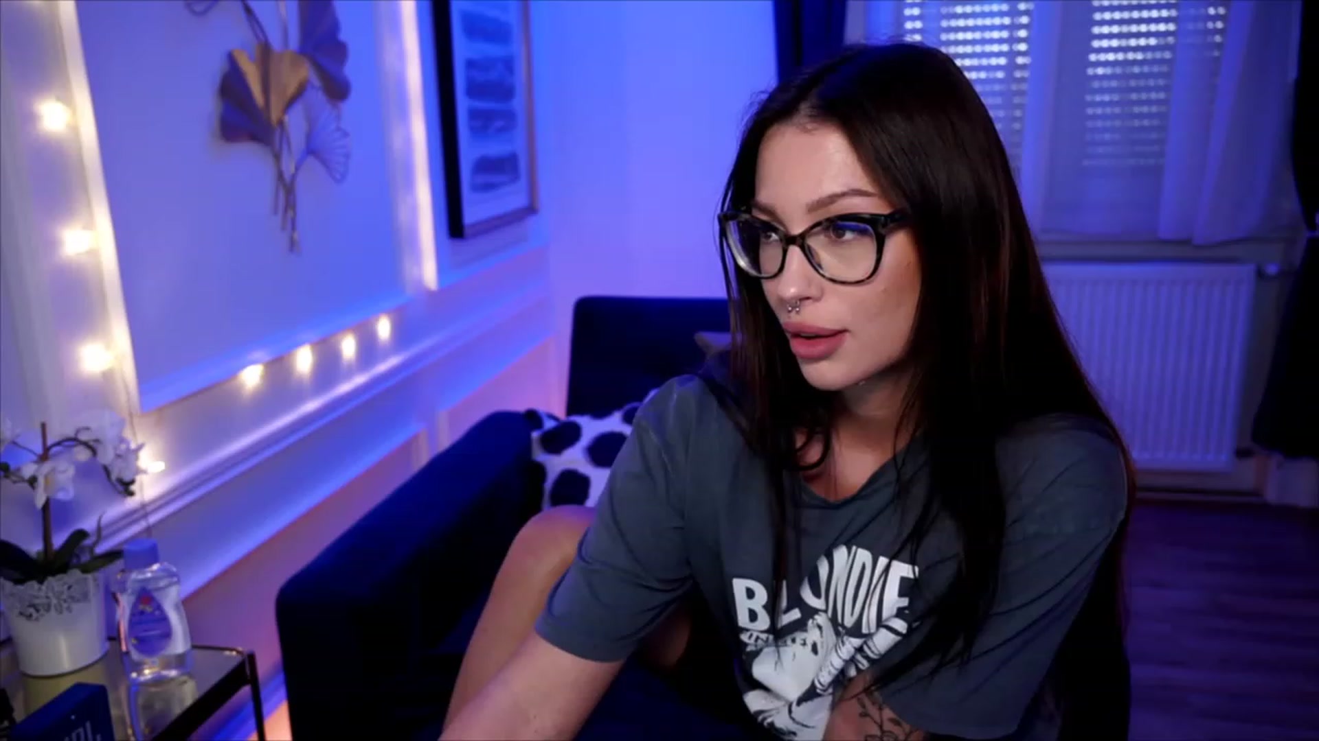 Gallery image thumbnail from blueexstacey's myfreecams stream on, 06/20/2023, 18:10 image 12 of 20