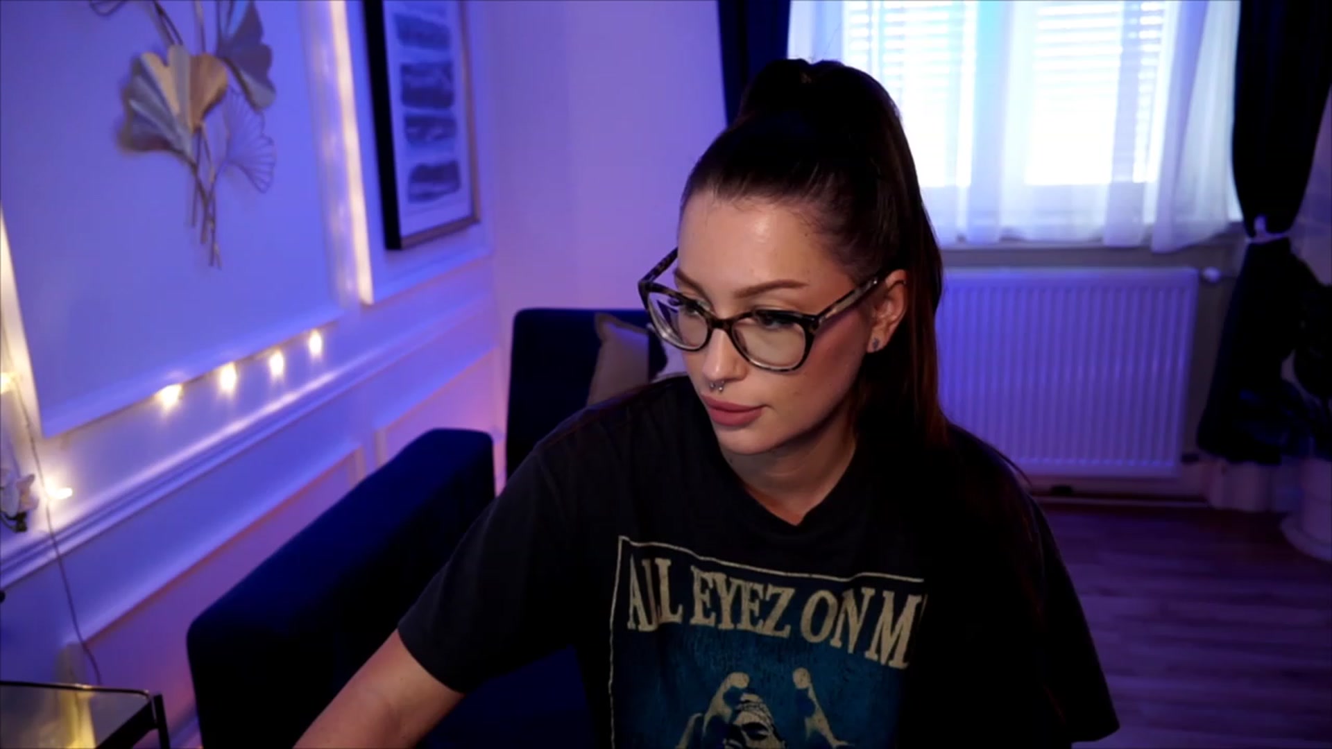 Gallery image thumbnail from blueexstacey's myfreecams stream on, 06/21/2023, 14:16 image 16 of 20