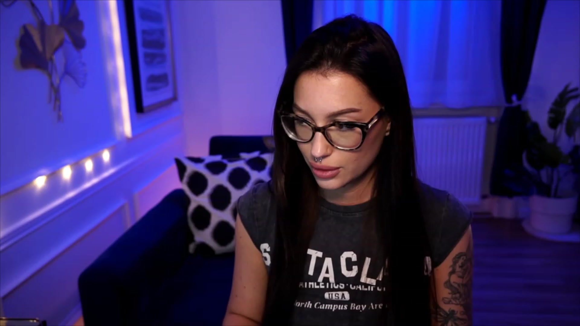 Gallery image thumbnail from blueexstacey's myfreecams stream on, 06/22/2023, 22:52 image 12 of 20