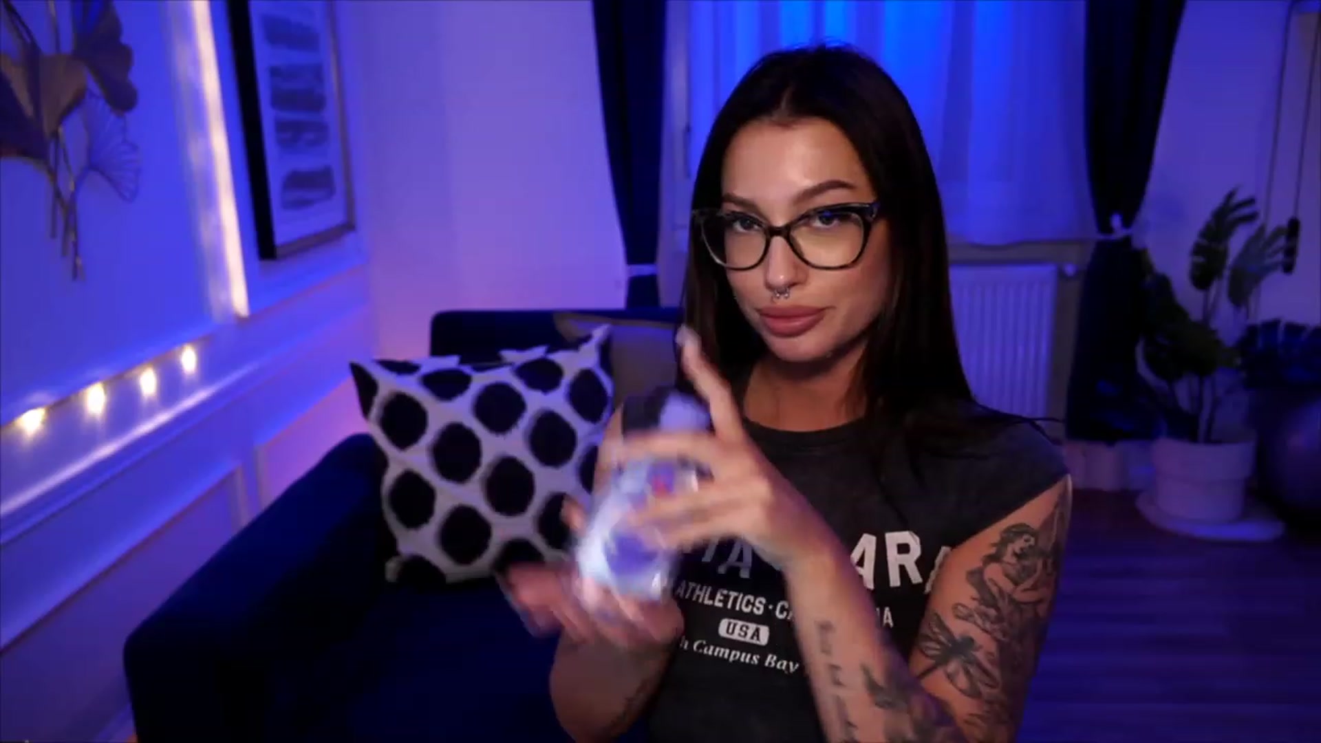 Gallery image thumbnail from blueexstacey's myfreecams stream on, 06/22/2023, 22:52 image 16 of 20
