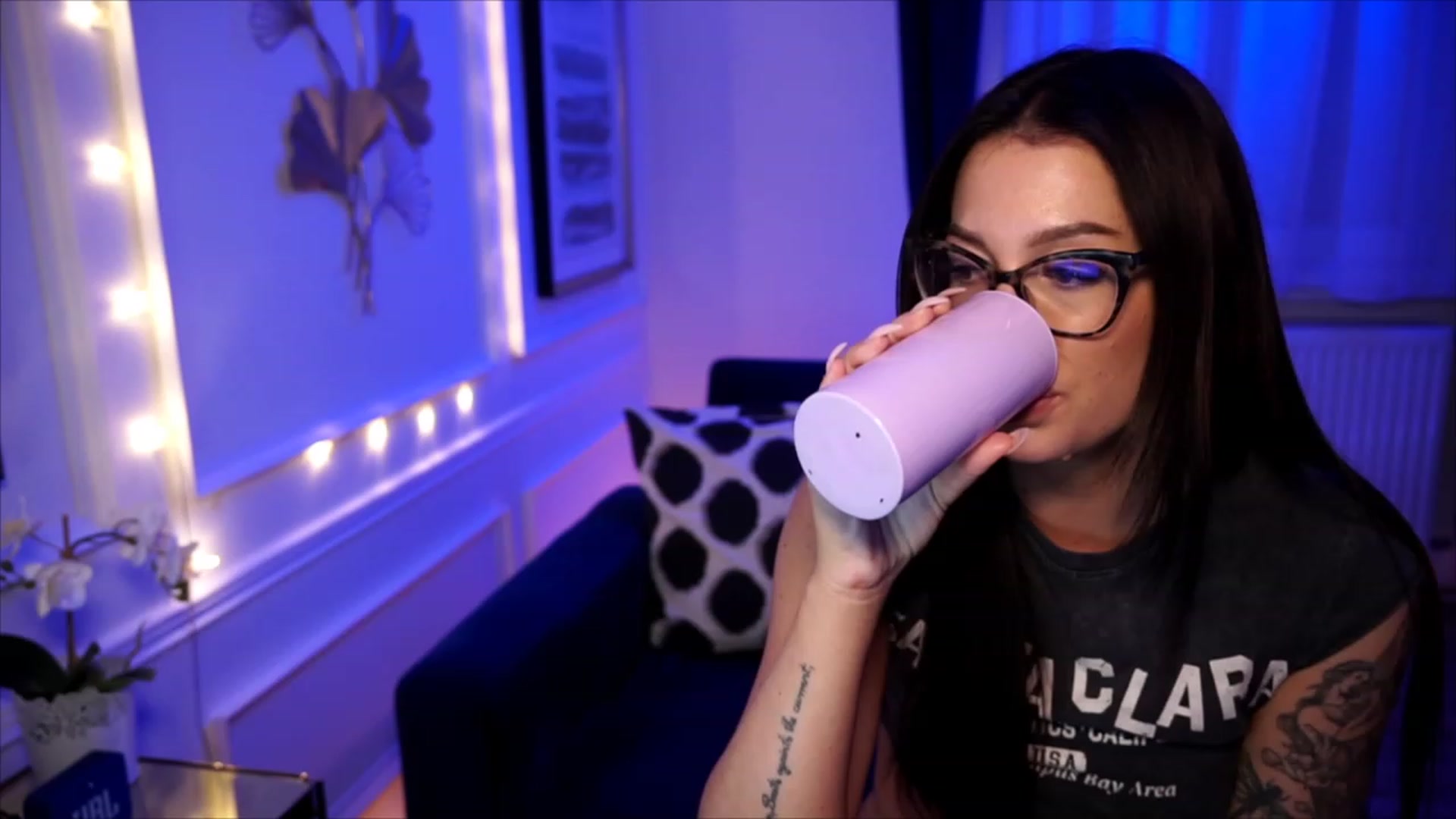 Gallery image thumbnail from blueexstacey's myfreecams stream on, 06/22/2023, 22:52 image 3 of 20