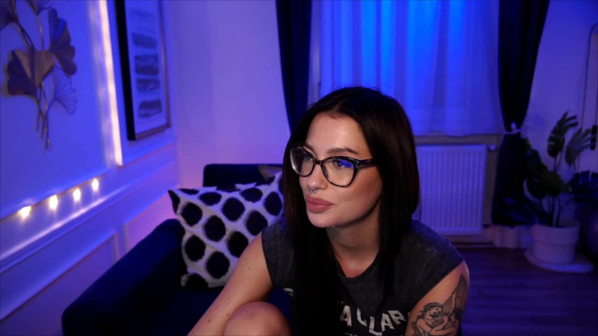 Gallery image thumbnail from blueexstacey's myfreecams stream on, 06/23/2023, 24:03 image 20 of 20