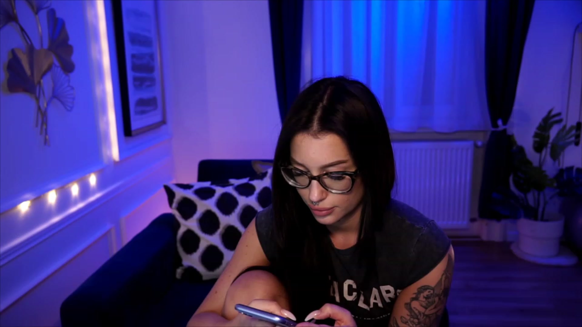 Gallery image thumbnail from blueexstacey's myfreecams stream on, 06/23/2023, 24:03 image 19 of 20