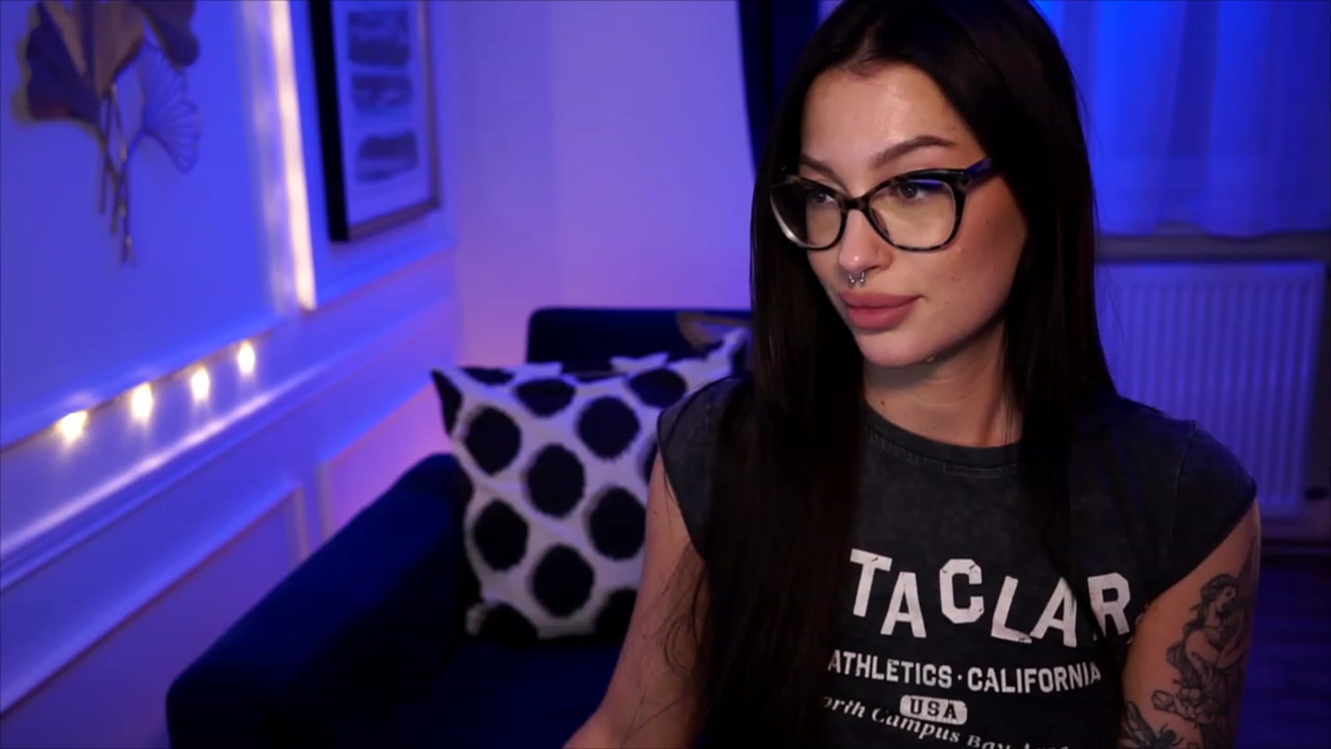 Gallery image thumbnail from blueexstacey's myfreecams stream on, 06/23/2023, 24:03 image 15 of 20