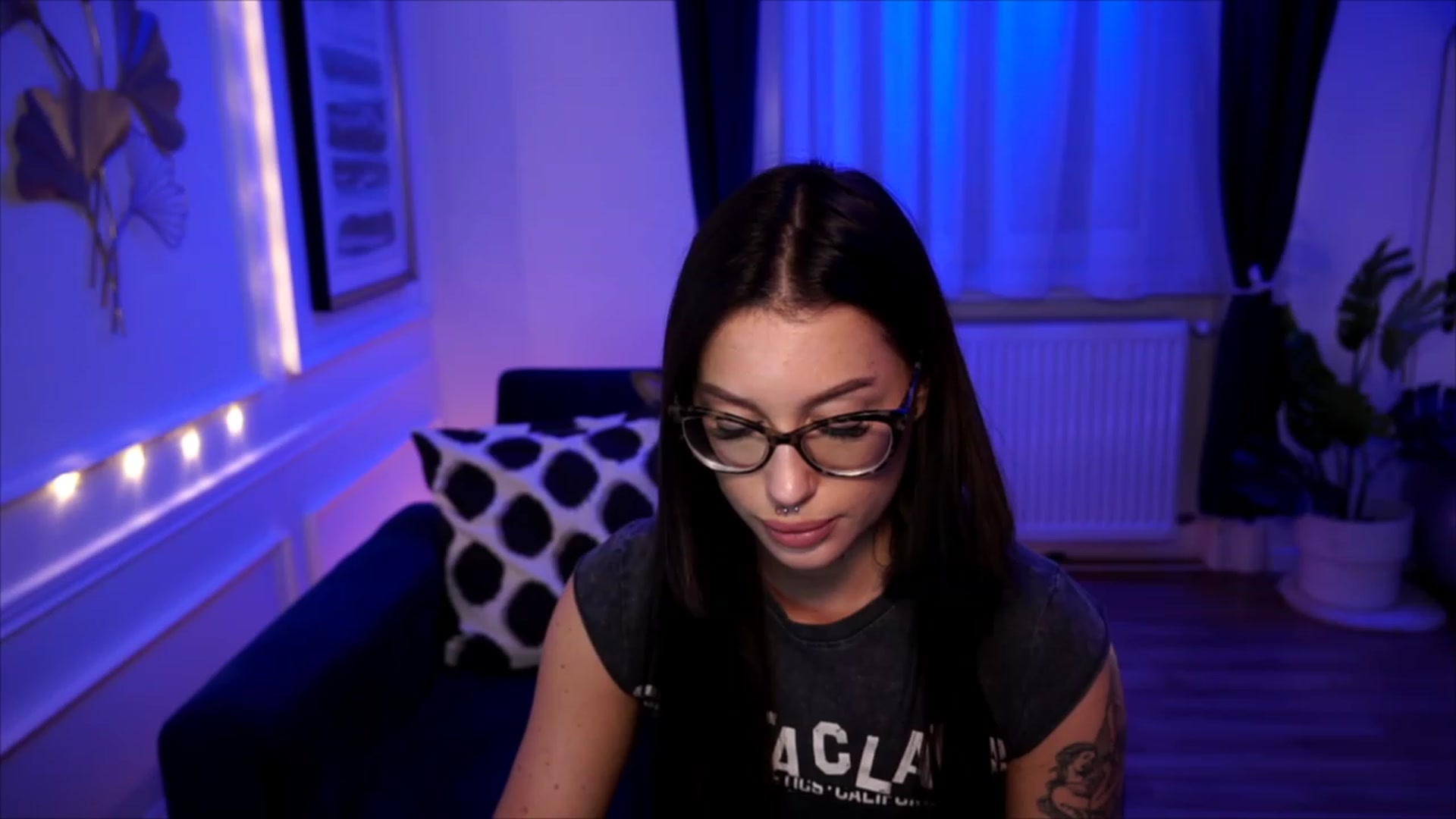 Gallery image thumbnail from blueexstacey's myfreecams stream on, 06/23/2023, 01:12 image 3 of 20