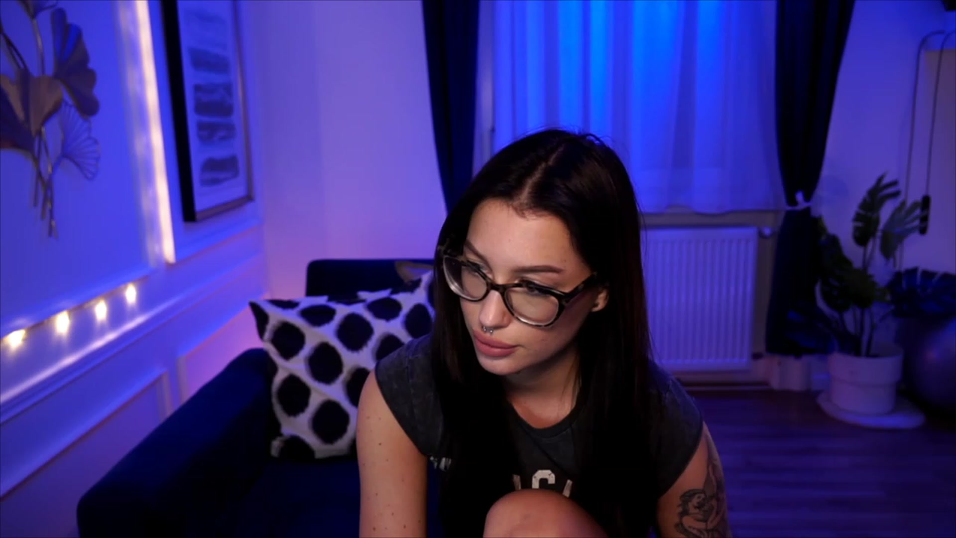 Gallery image thumbnail from blueexstacey's myfreecams stream on, 06/23/2023, 01:12 image 12 of 20