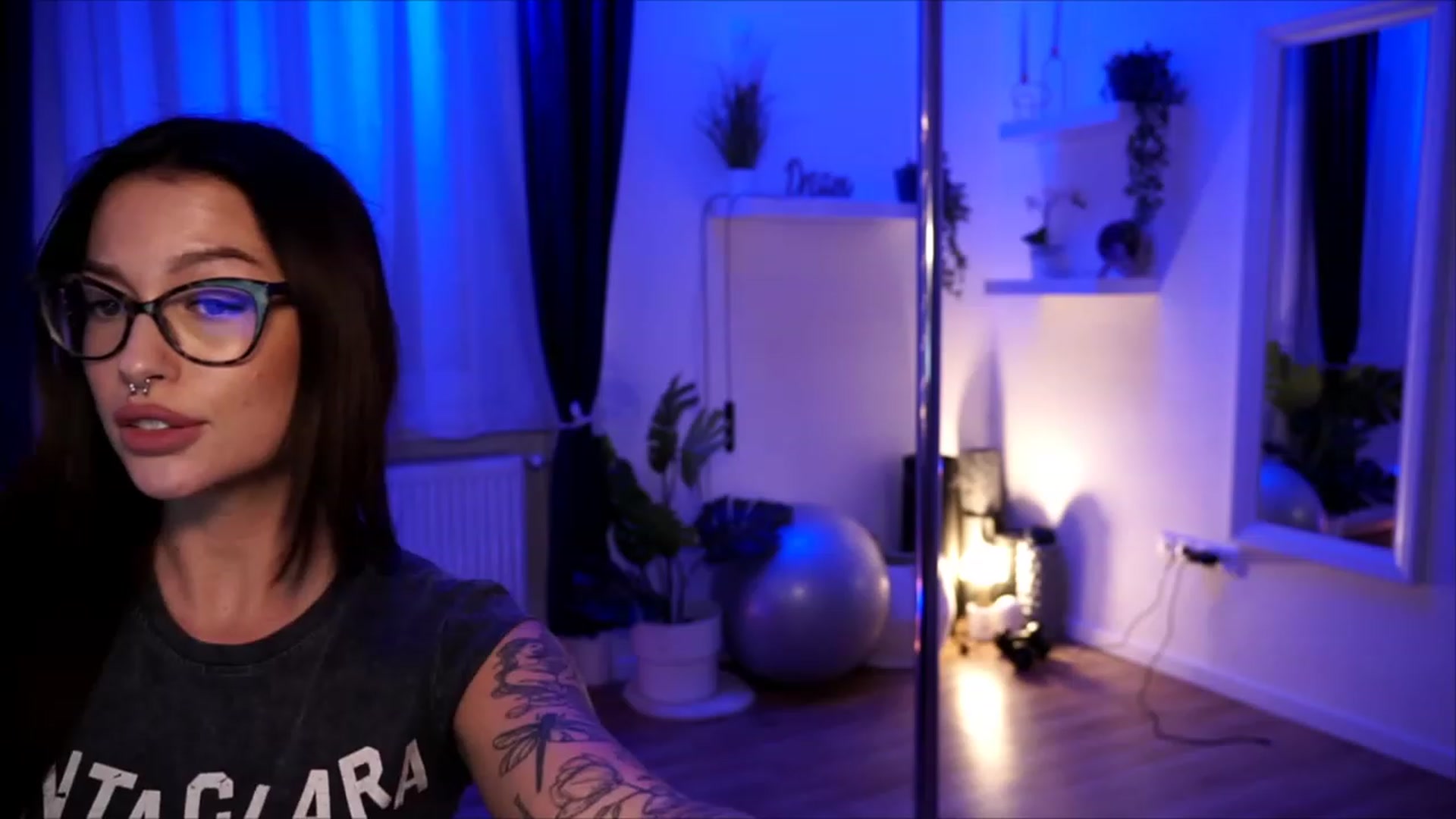 Gallery image thumbnail from blueexstacey's myfreecams stream on, 06/23/2023, 01:12 image 17 of 20