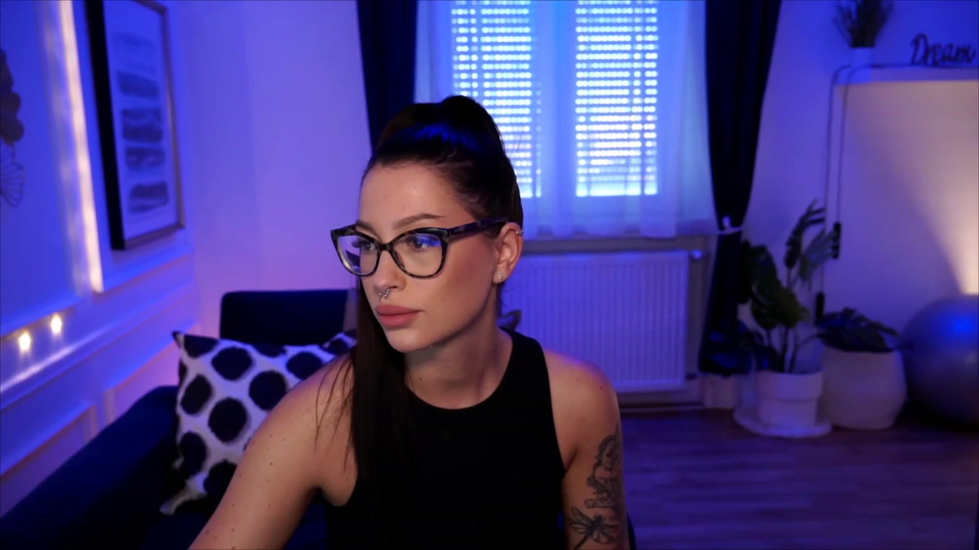 Gallery image thumbnail from blueexstacey's myfreecams stream on, 06/24/2023, 05:20 image 4 of 20