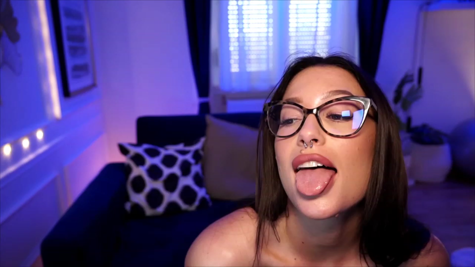 Gallery image thumbnail from blueexstacey's myfreecams stream on, 06/26/2023, 13:18 image 9 of 20