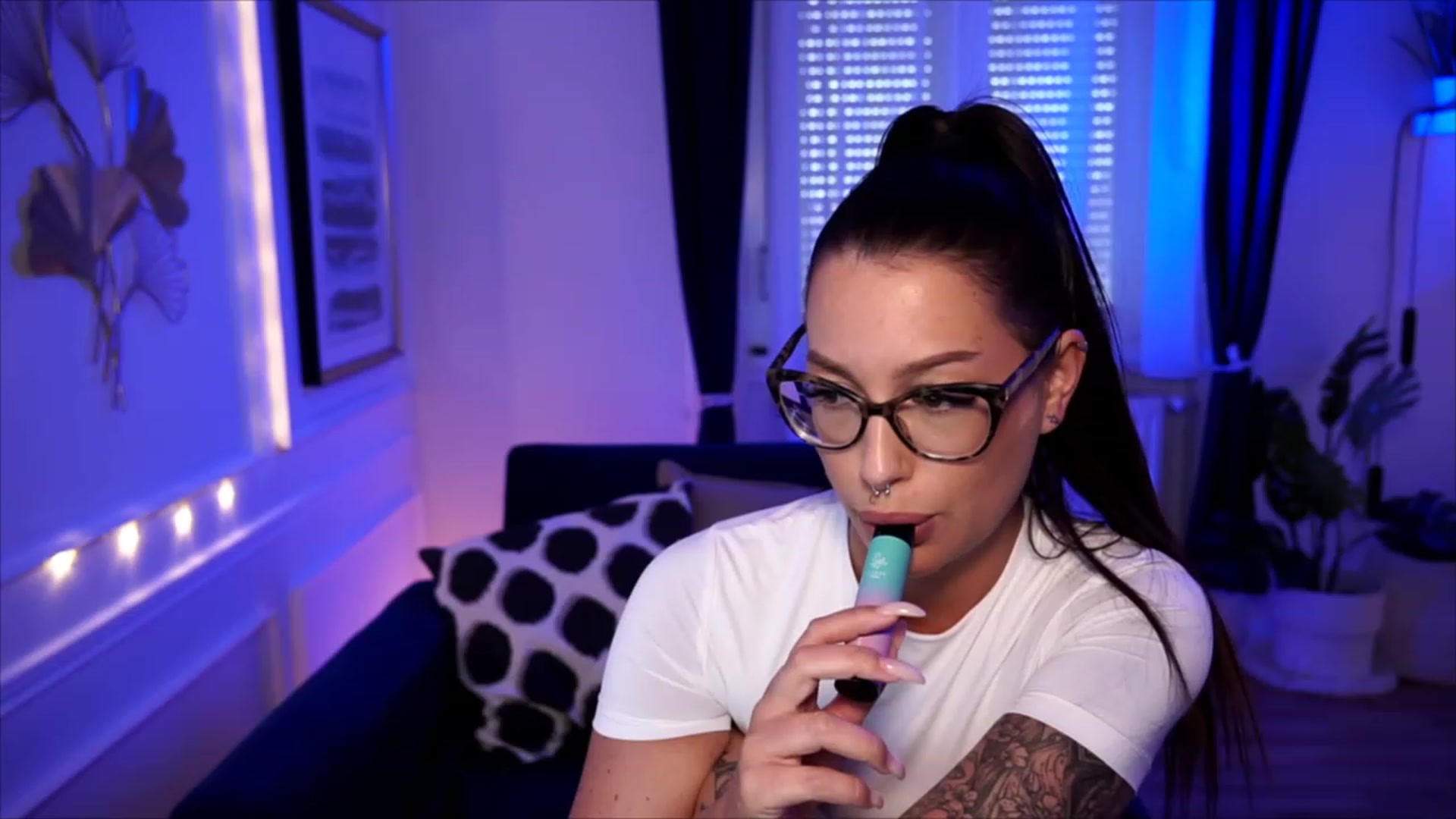 Gallery image thumbnail from blueexstacey's myfreecams stream on, 06/27/2023, 11:26 image 16 of 20