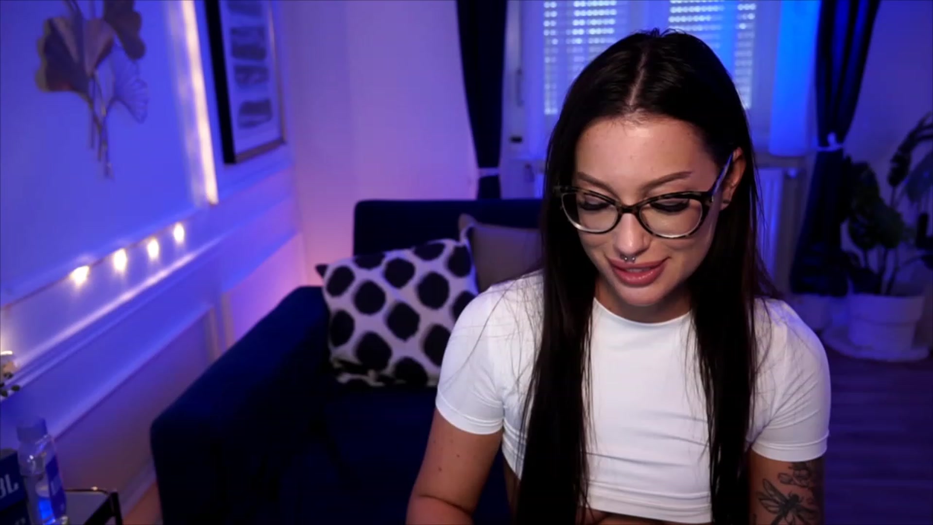 Gallery image thumbnail from blueexstacey's myfreecams stream on, 06/27/2023, 14:16 image 4 of 20