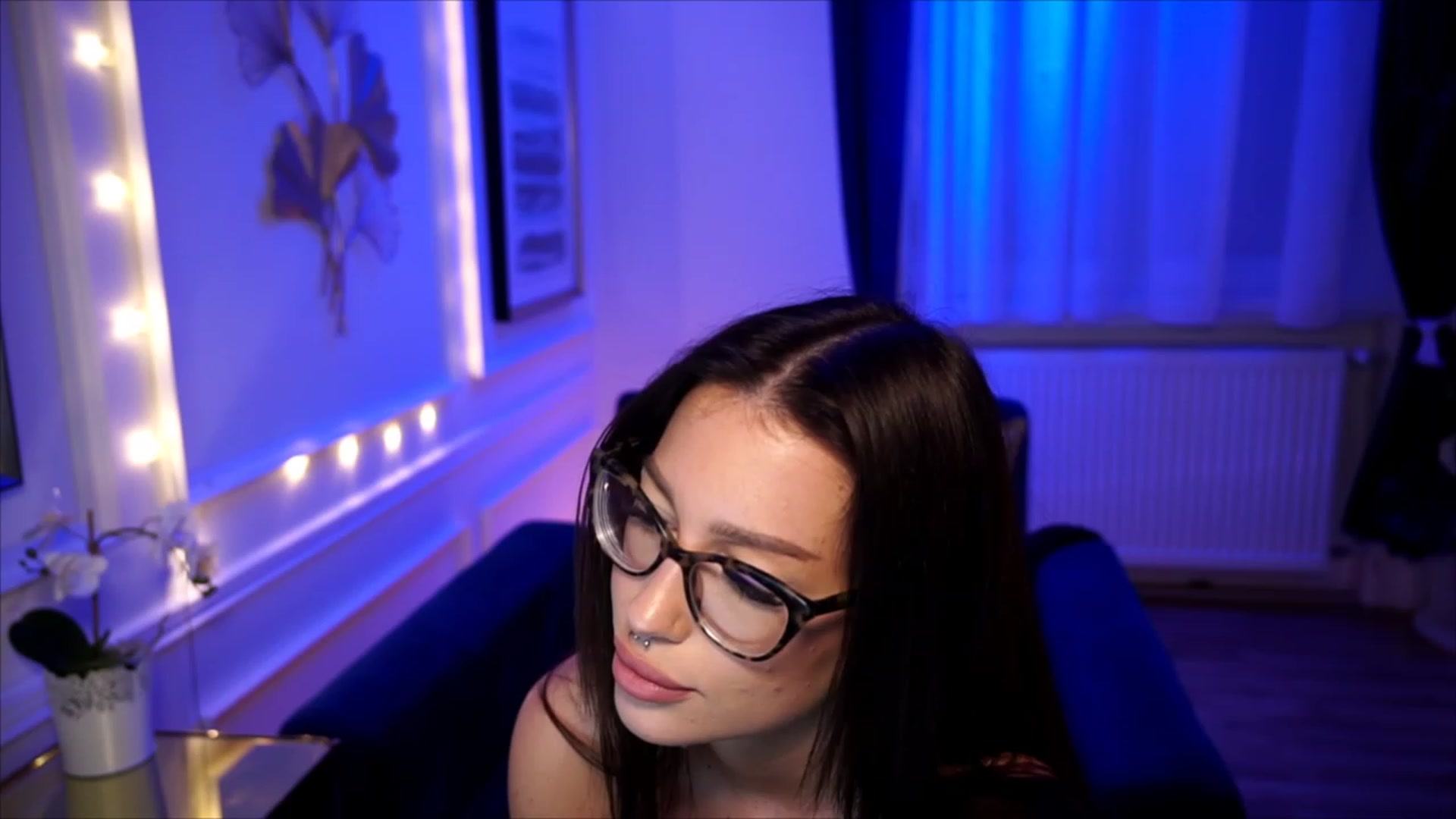 Gallery image thumbnail from blueexstacey's myfreecams stream on, 07/06/2023, 20:36 image 3 of 20