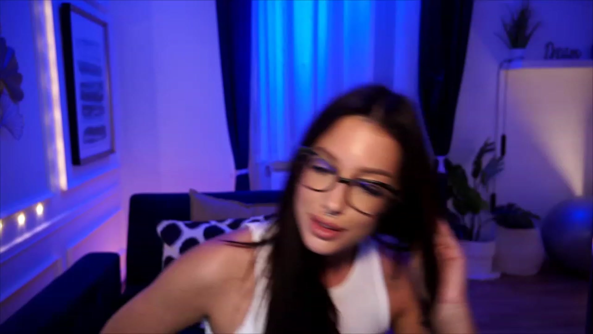 Gallery image thumbnail from blueexstacey's myfreecams stream on, 07/06/2023, 20:36 image 18 of 20