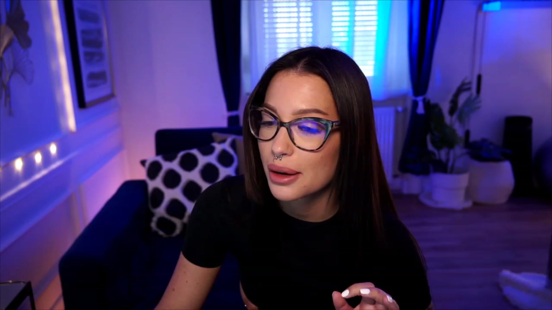 Gallery image thumbnail from blueexstacey's myfreecams stream on, 07/10/2023, 12:17 image 1 of 20