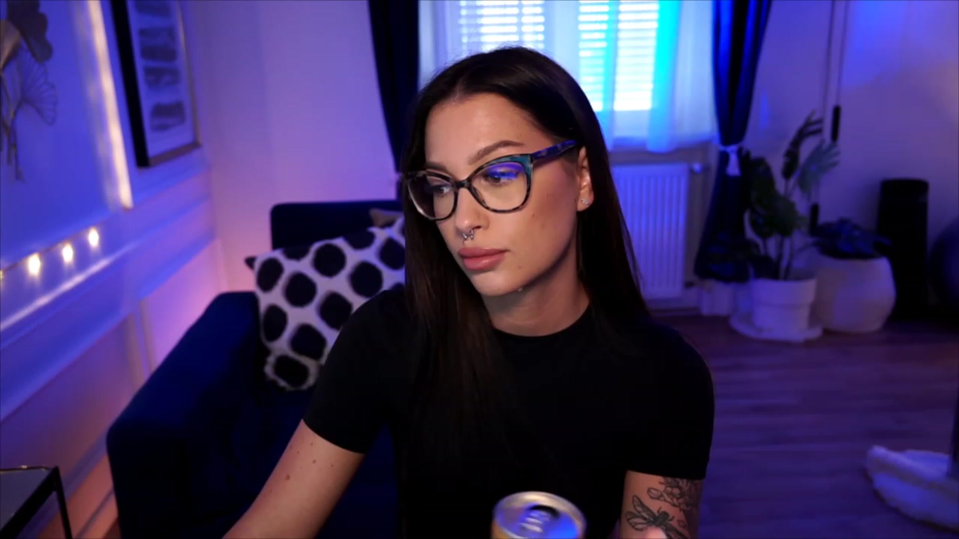 Gallery image thumbnail from blueexstacey's myfreecams stream on, 07/10/2023, 12:17 image 6 of 20