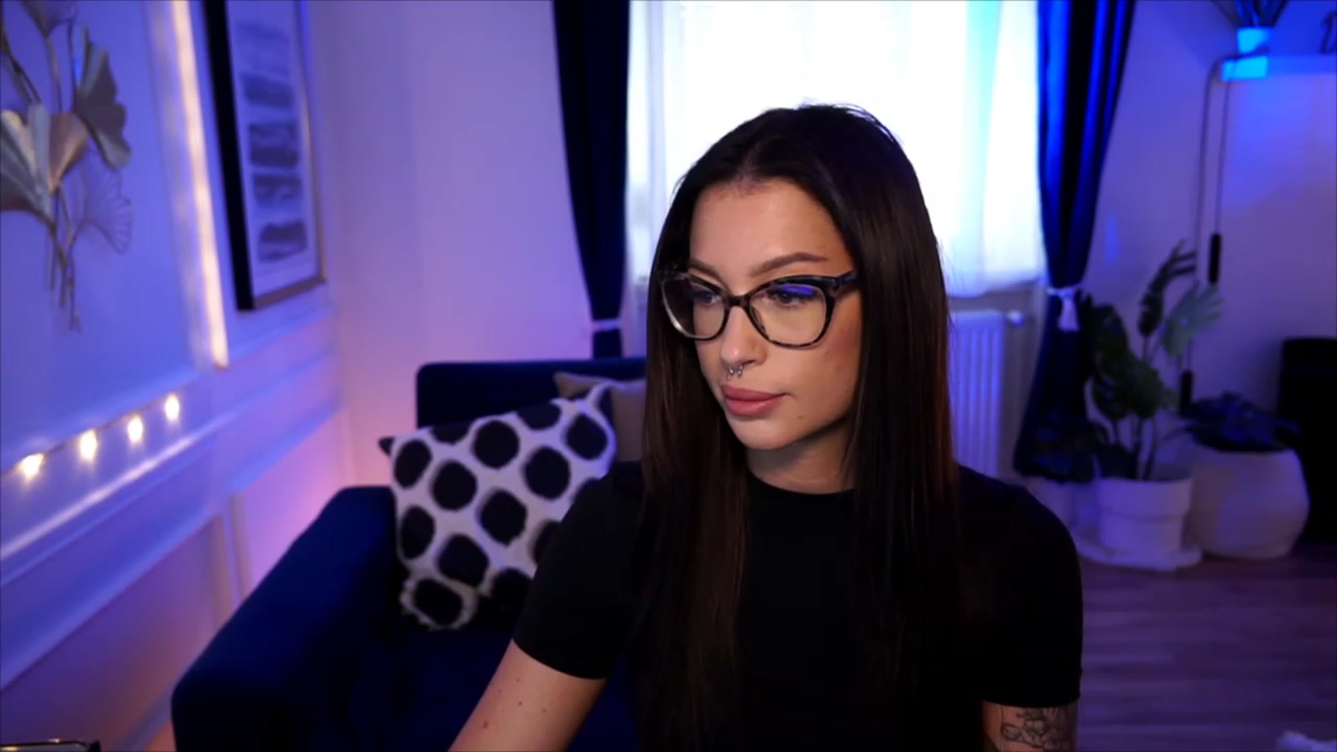 Gallery image thumbnail from blueexstacey's myfreecams stream on, 07/10/2023, 12:17 image 11 of 20