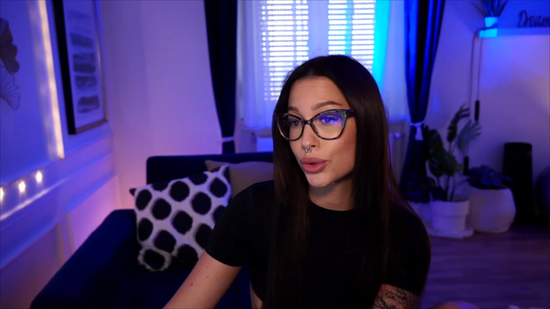 Gallery image thumbnail from blueexstacey's myfreecams stream on, 07/10/2023, 12:17 image 18 of 20