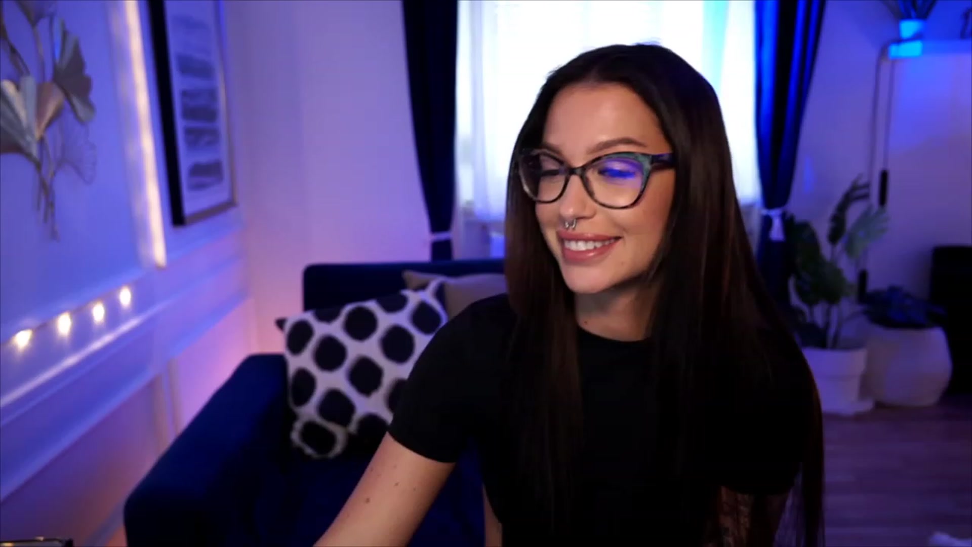 Gallery image thumbnail from blueexstacey's myfreecams stream on, 07/10/2023, 12:17 image 10 of 20