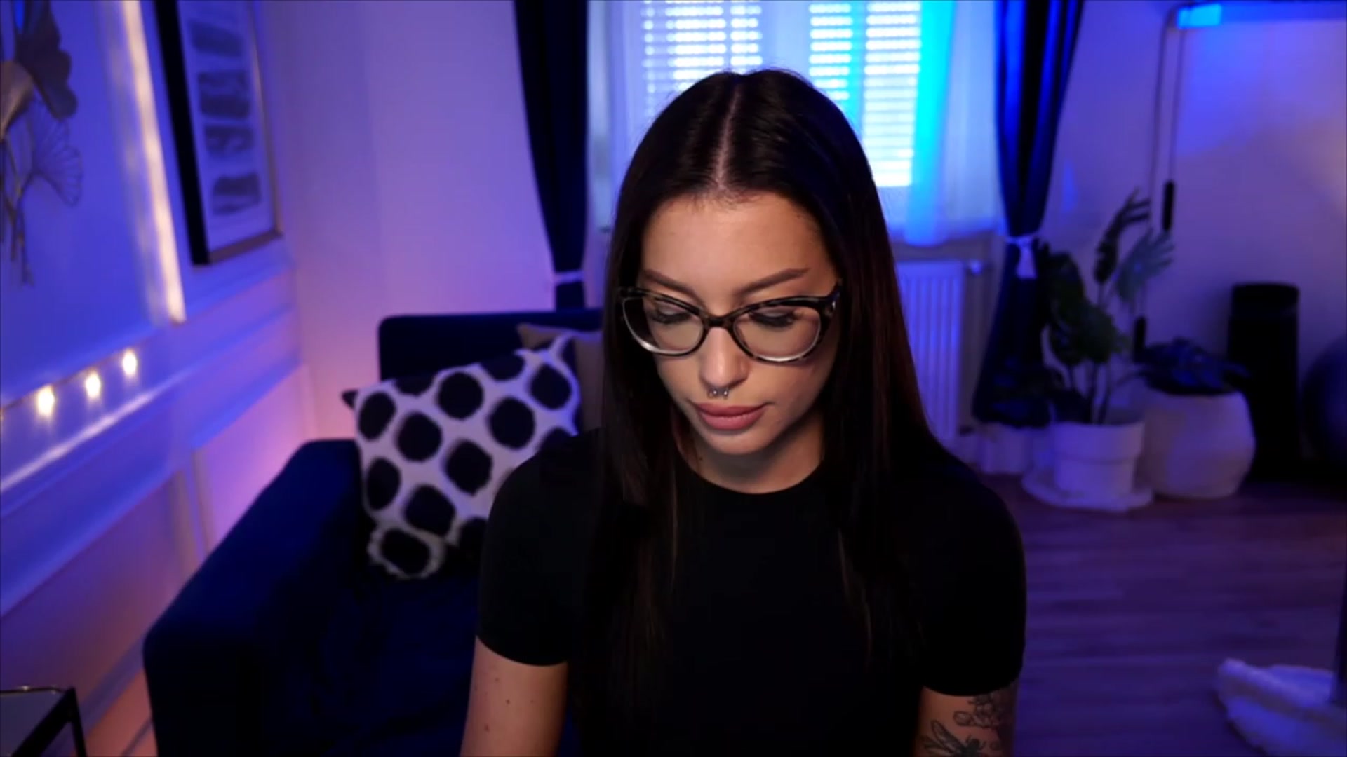 Gallery image thumbnail from blueexstacey's myfreecams stream on, 07/10/2023, 12:17 image 2 of 20