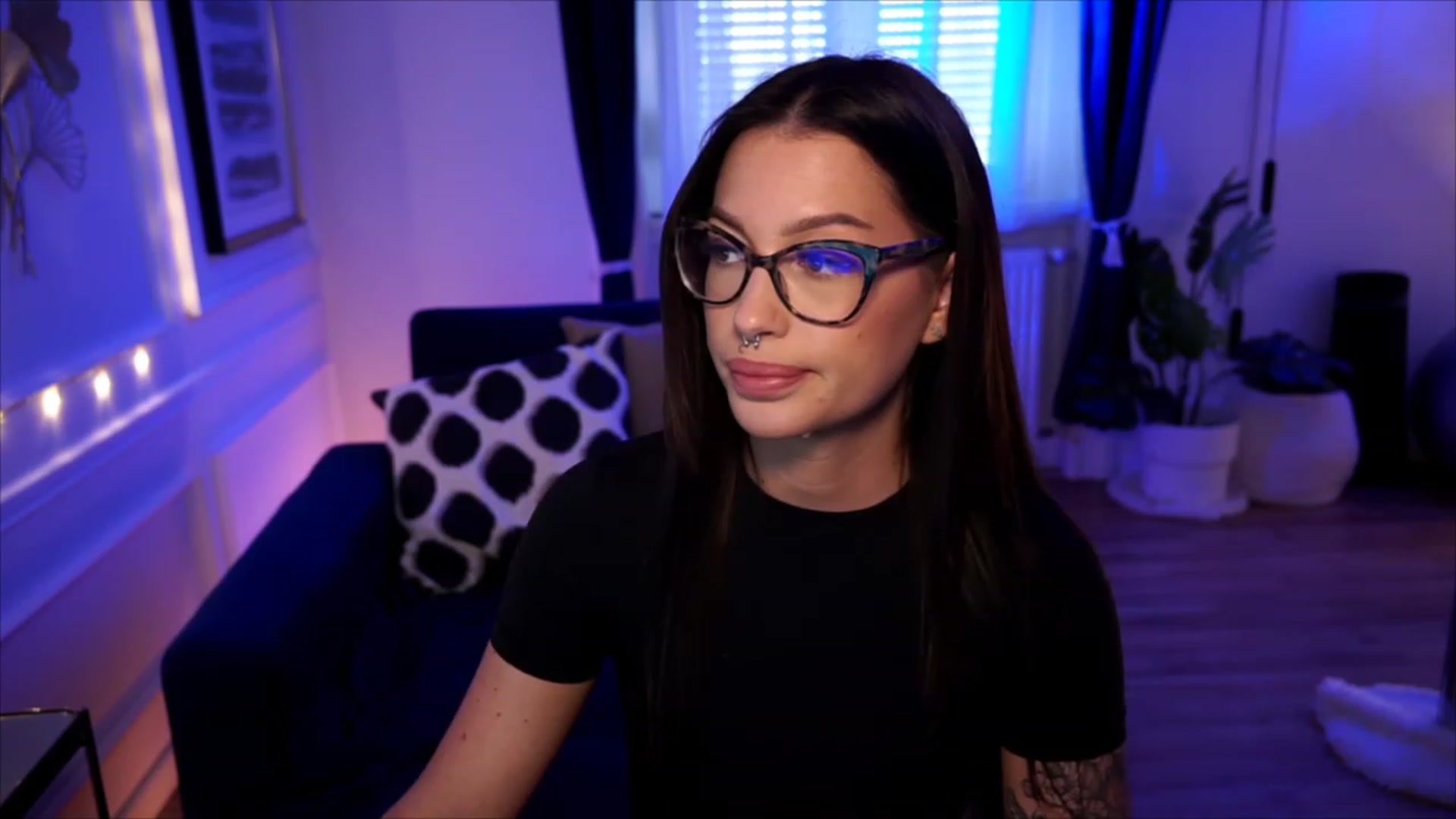 Gallery image thumbnail from blueexstacey's myfreecams stream on, 07/10/2023, 12:17 image 4 of 20