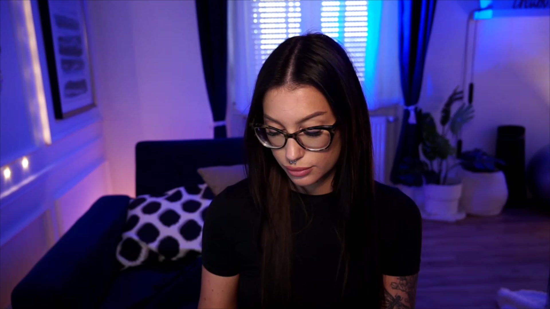 Gallery image thumbnail from blueexstacey's myfreecams stream on, 07/10/2023, 14:27 image 10 of 20
