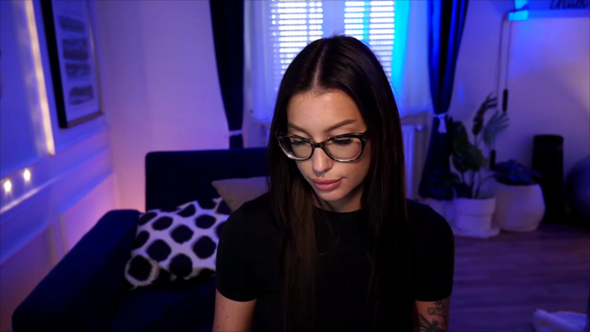 Gallery image thumbnail from blueexstacey's myfreecams stream on, 07/10/2023, 14:27 image 11 of 20