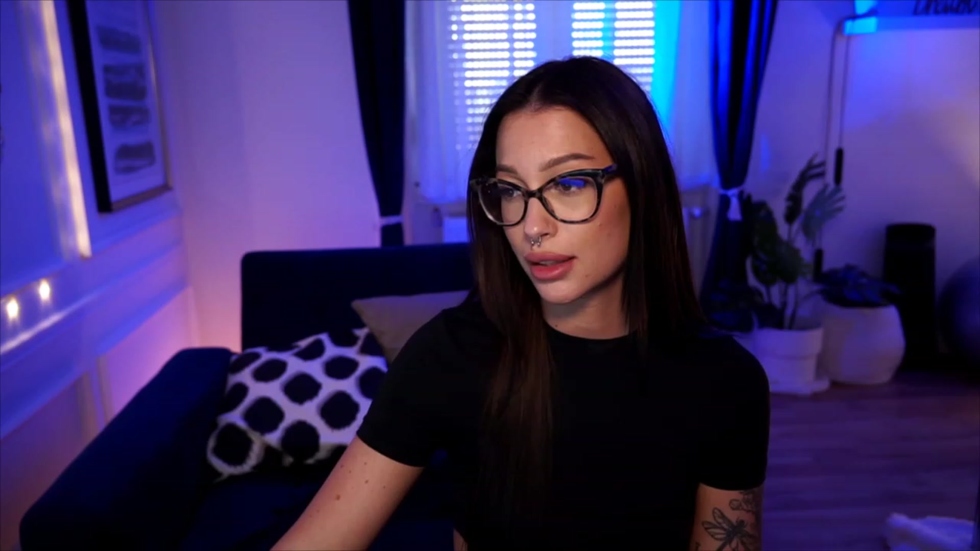 Gallery image thumbnail from blueexstacey's myfreecams stream on, 07/10/2023, 14:27 image 16 of 20