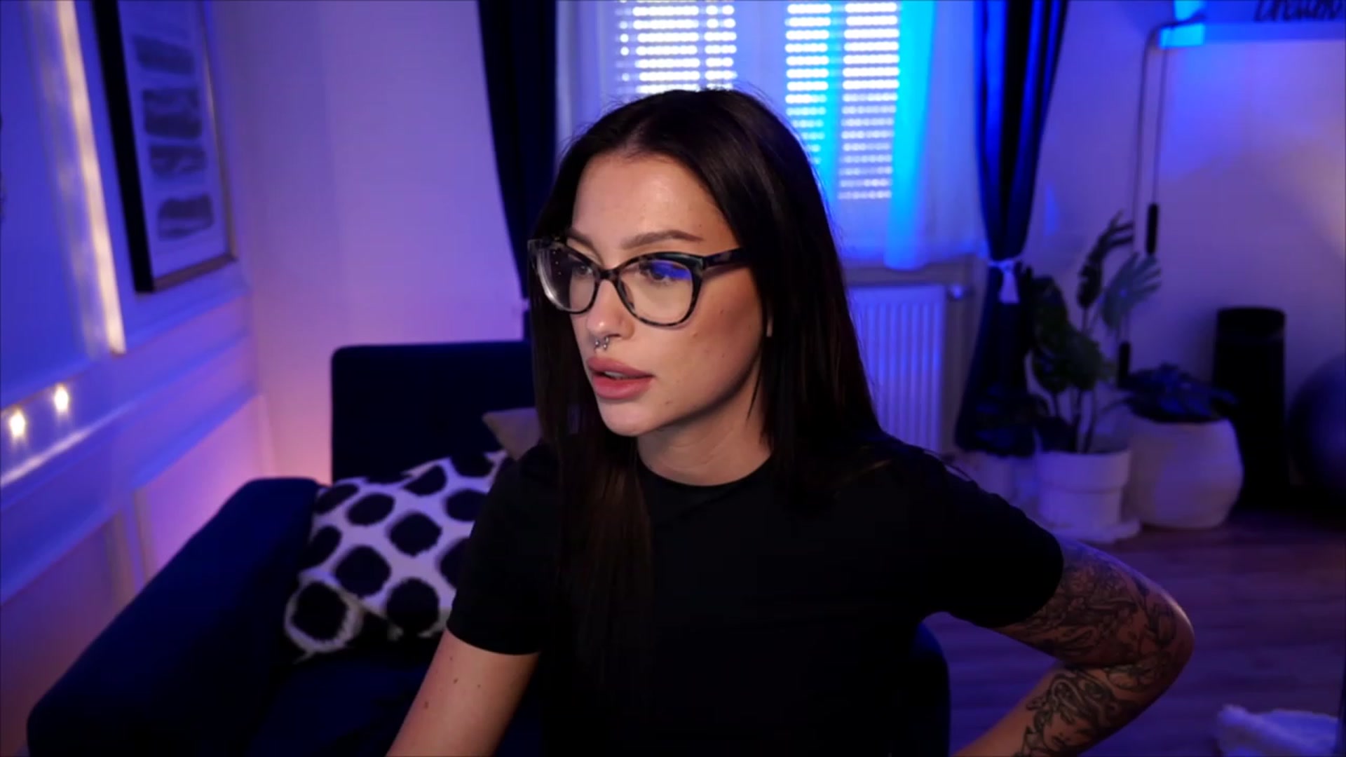 Gallery image thumbnail from blueexstacey's myfreecams stream on, 07/10/2023, 14:27 image 17 of 20