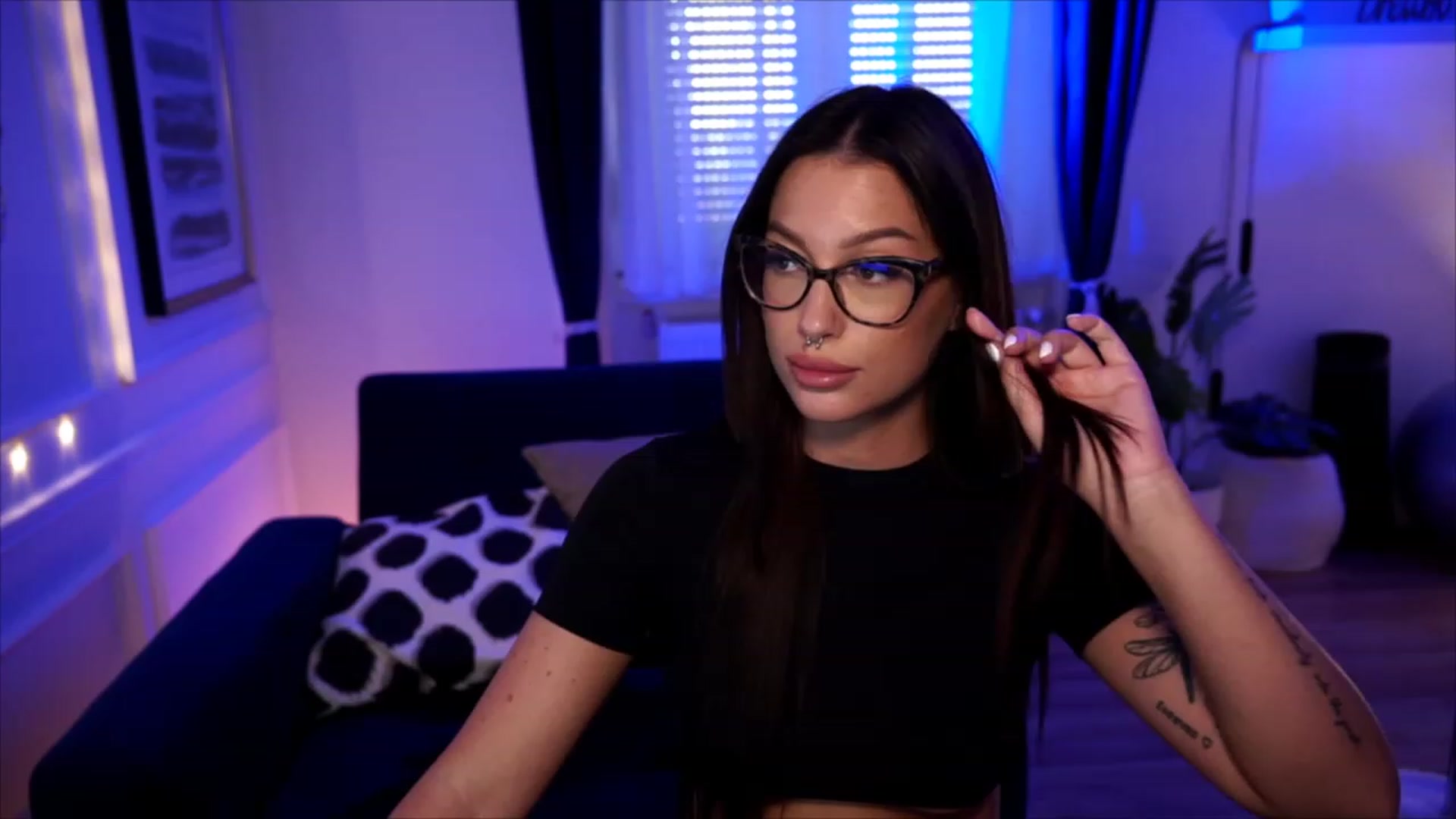Gallery image thumbnail from blueexstacey's myfreecams stream on, 07/10/2023, 14:27 image 19 of 20