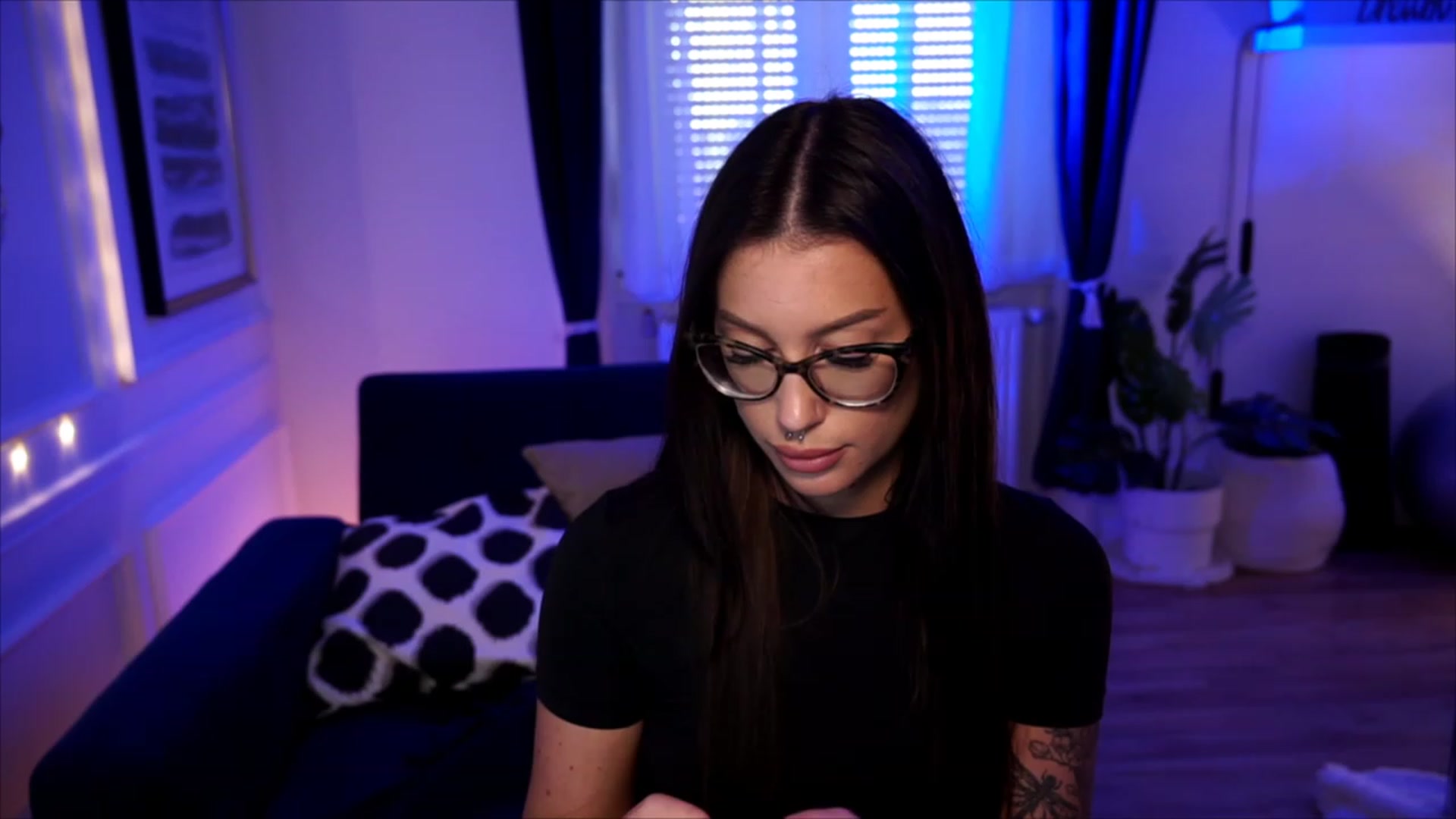 Gallery image thumbnail from blueexstacey's myfreecams stream on, 07/10/2023, 14:27 image 14 of 20
