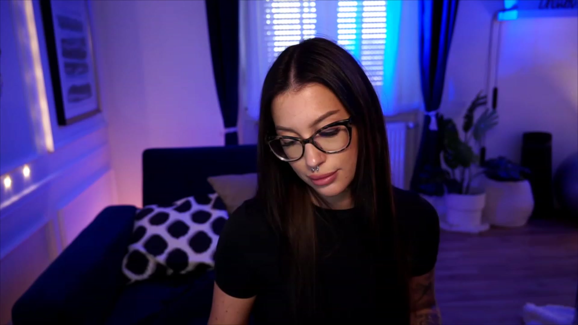 Gallery image thumbnail from blueexstacey's myfreecams stream on, 07/10/2023, 14:27 image 13 of 20