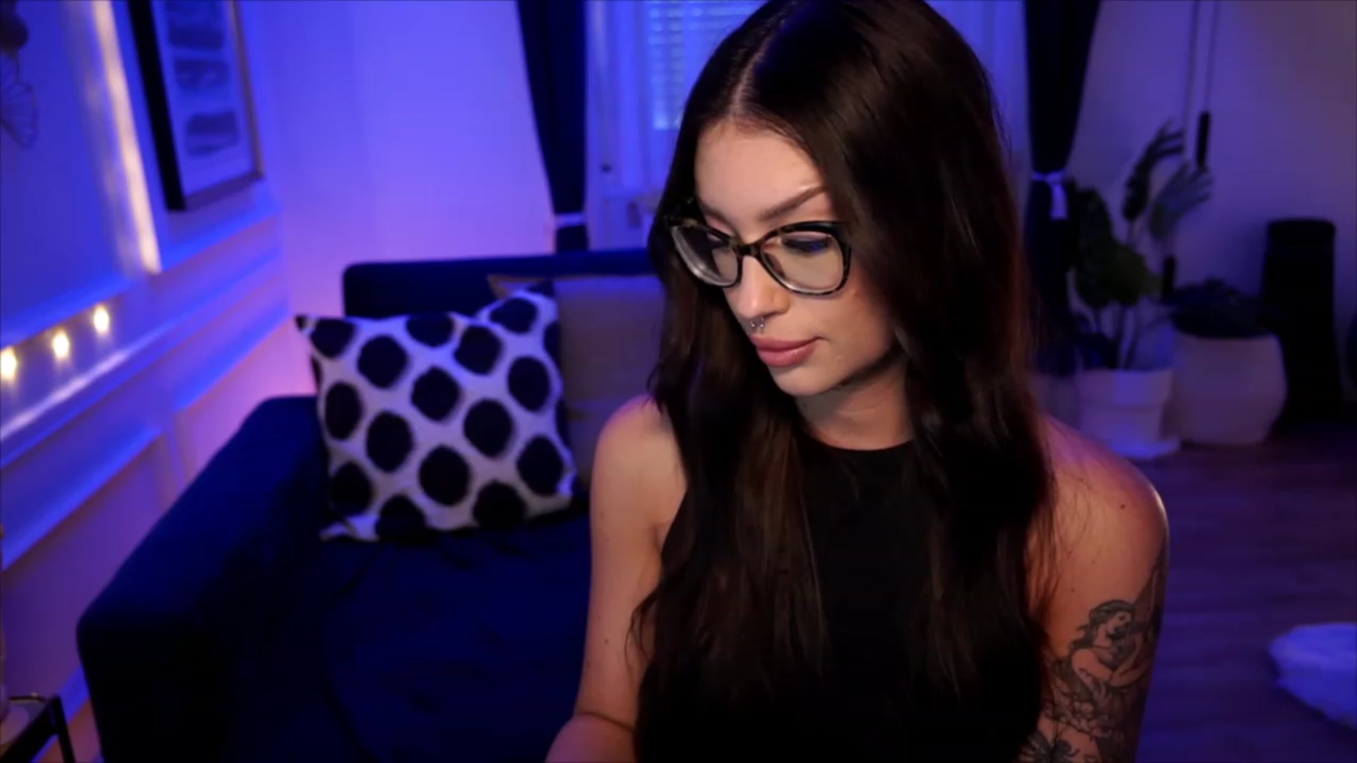 Gallery image thumbnail from blueexstacey's myfreecams stream on, 07/13/2023, 18:32 image 6 of 20