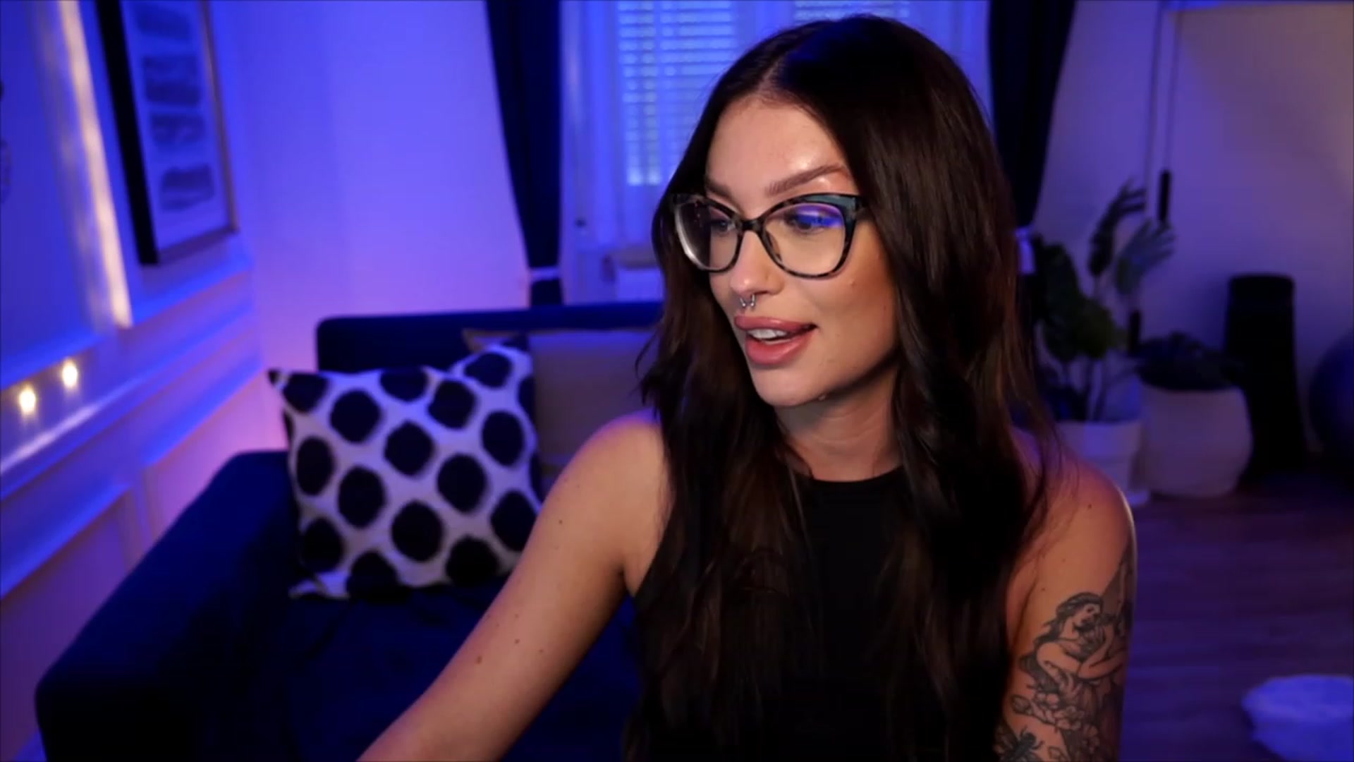 Gallery image thumbnail from blueexstacey's myfreecams stream on, 07/13/2023, 18:32 image 3 of 20