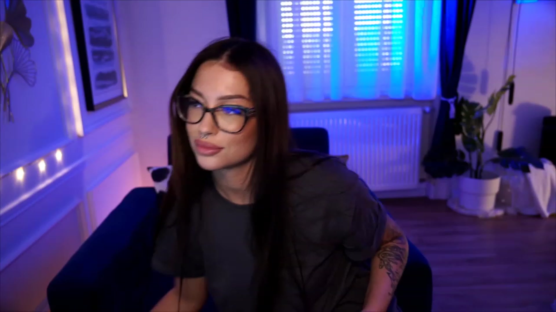 Gallery image thumbnail from blueexstacey's myfreecams stream on, 07/29/2023, 15:00 image 4 of 20
