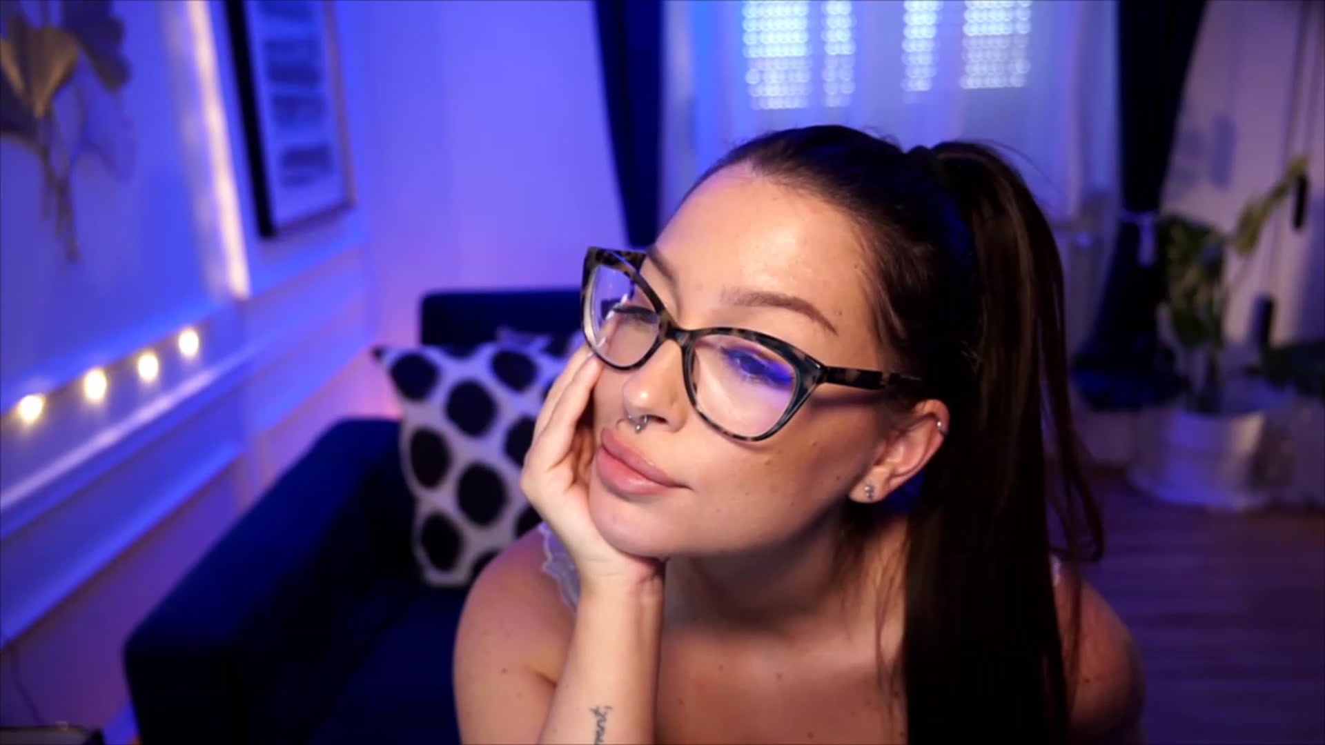 Gallery image thumbnail from blueexstacey's myfreecams stream on, 08/01/2023, 15:05 image 14 of 20