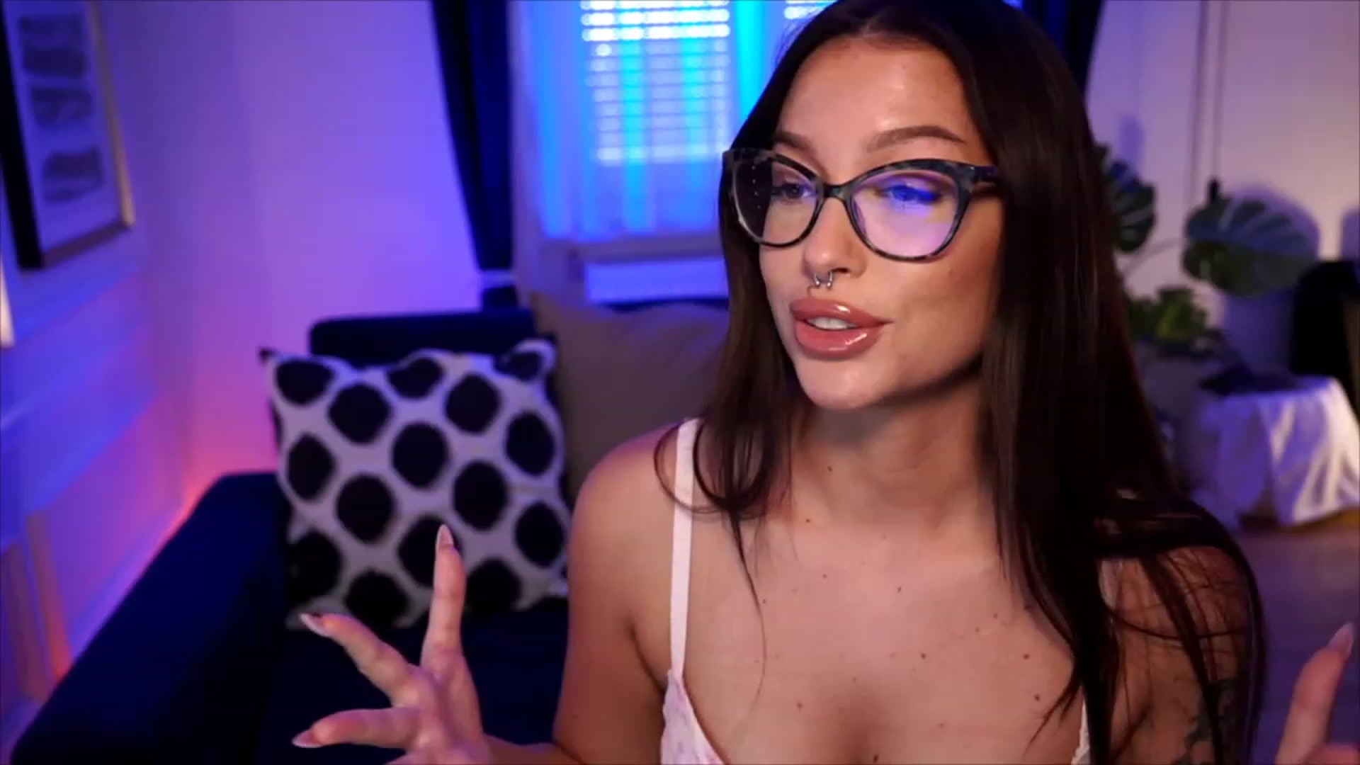 Gallery image thumbnail from blueexstacey's myfreecams stream on, 08/05/2023, 13:18 image 11 of 20