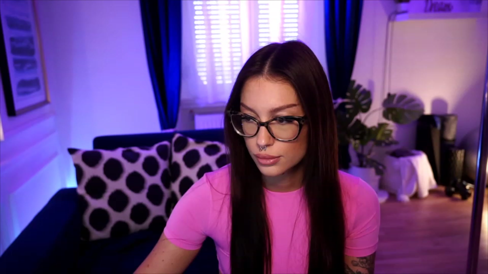 Gallery image thumbnail from blueexstacey's myfreecams stream on, 08/14/2023, 12:04 image 19 of 20