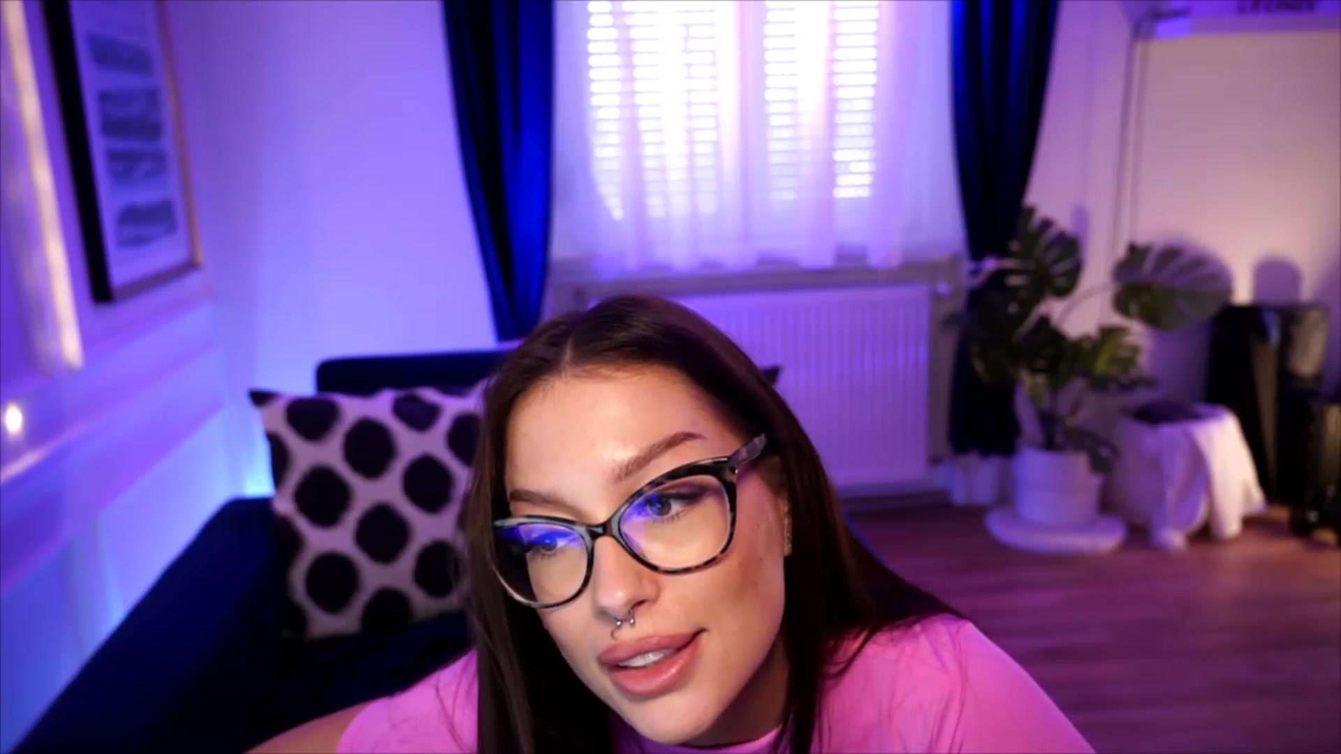 Gallery image thumbnail from blueexstacey's myfreecams stream on, 08/14/2023, 14:21 image 15 of 20