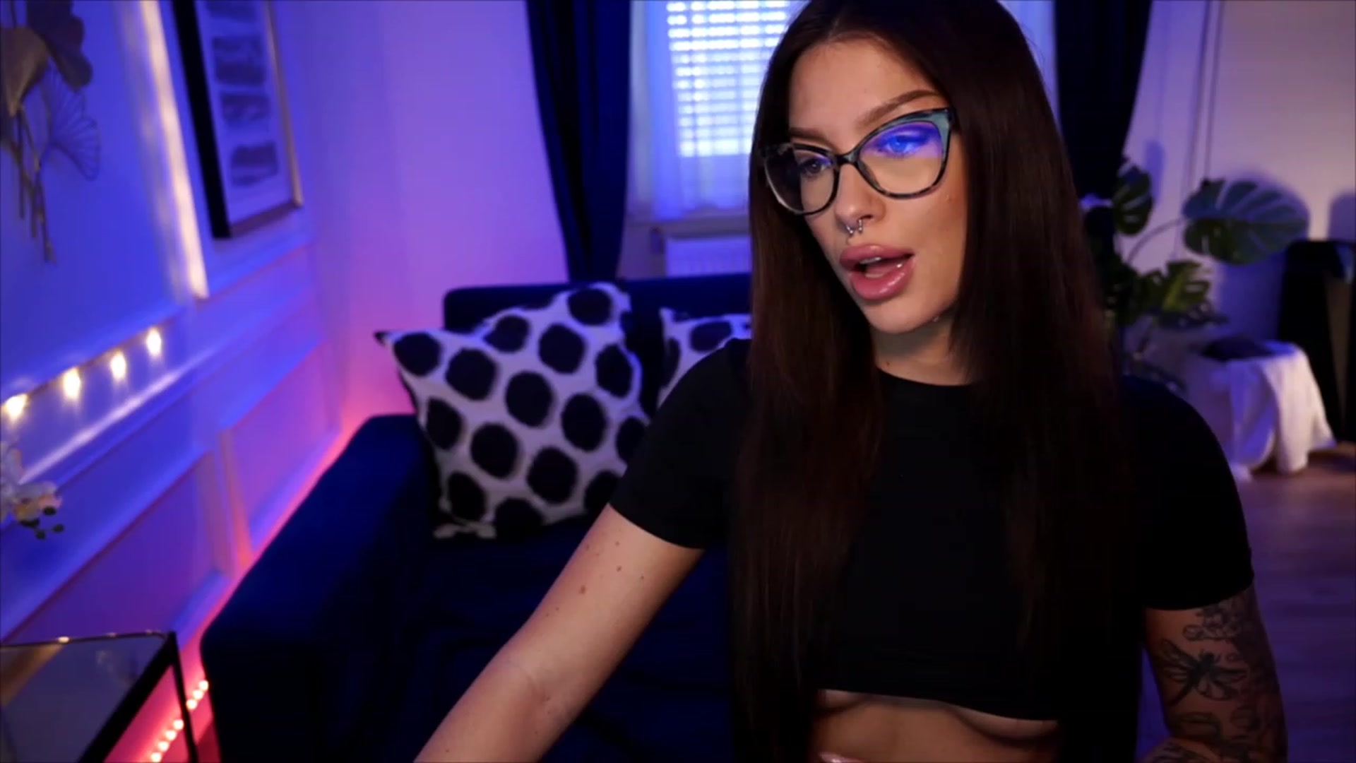 Gallery image thumbnail from blueexstacey's myfreecams stream on, 08/18/2023, 10:38 image 1 of 20