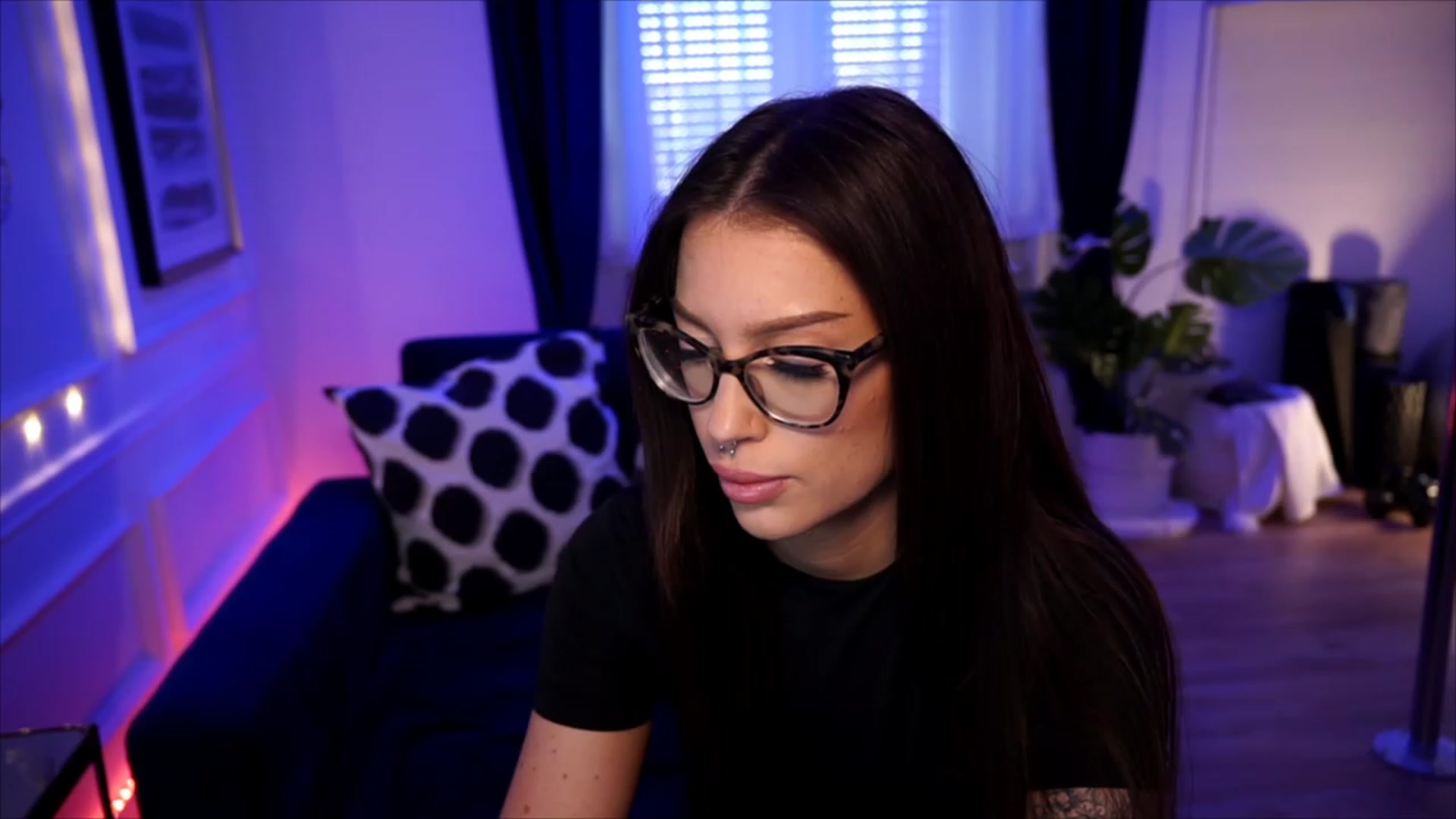 Gallery image thumbnail from blueexstacey's myfreecams stream on, 08/18/2023, 10:38 image 18 of 20