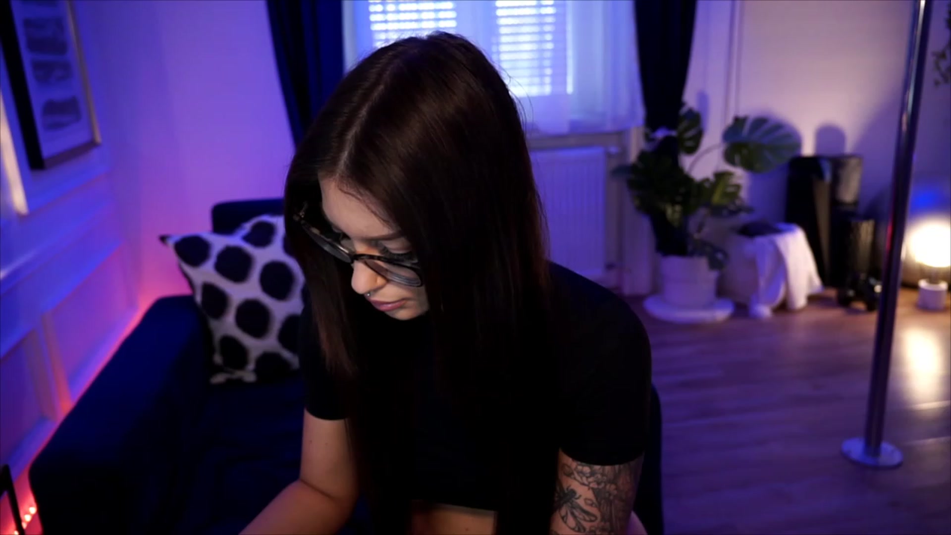 Gallery image thumbnail from blueexstacey's myfreecams stream on, 08/18/2023, 10:38 image 10 of 20