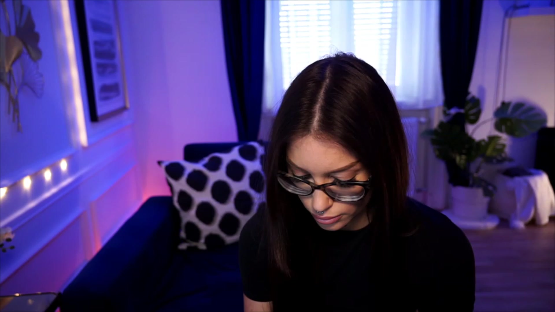 Gallery image thumbnail from blueexstacey's myfreecams stream on, 08/18/2023, 12:21 image 3 of 20