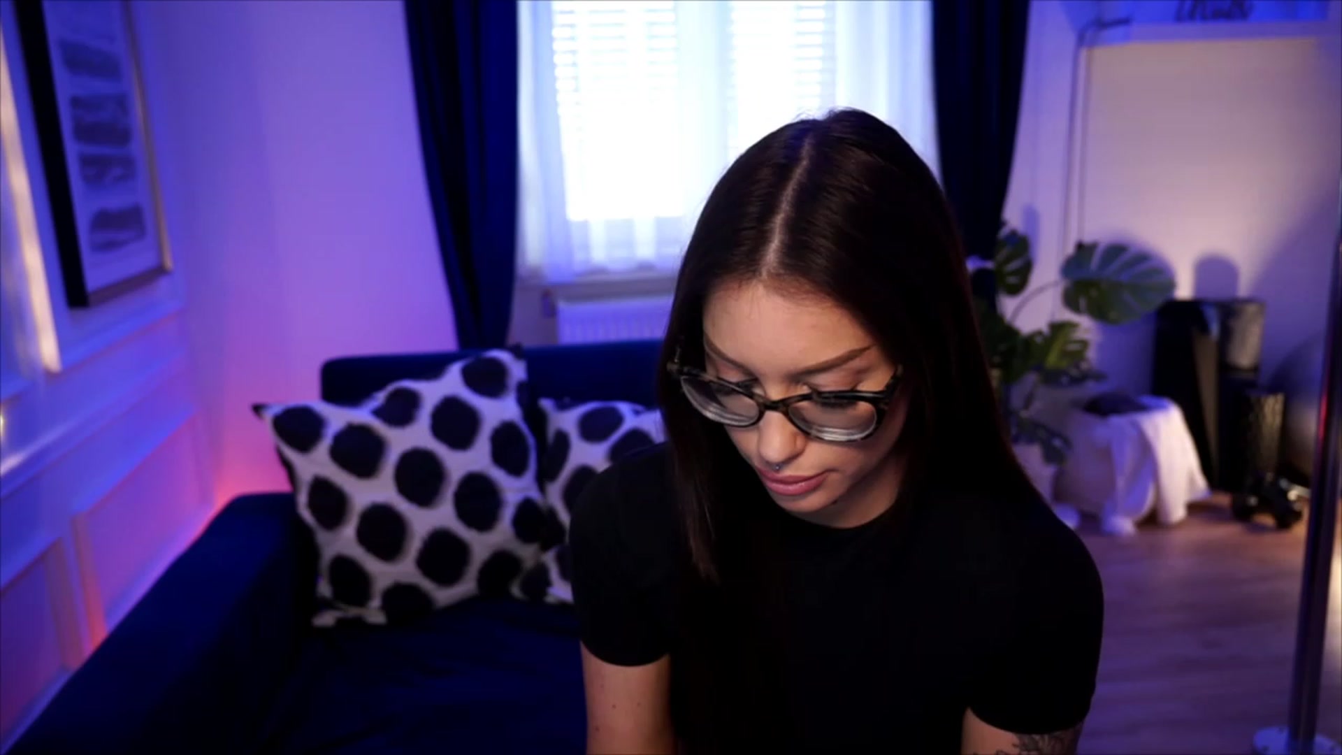 Gallery image thumbnail from blueexstacey's myfreecams stream on, 08/18/2023, 12:21 image 16 of 20